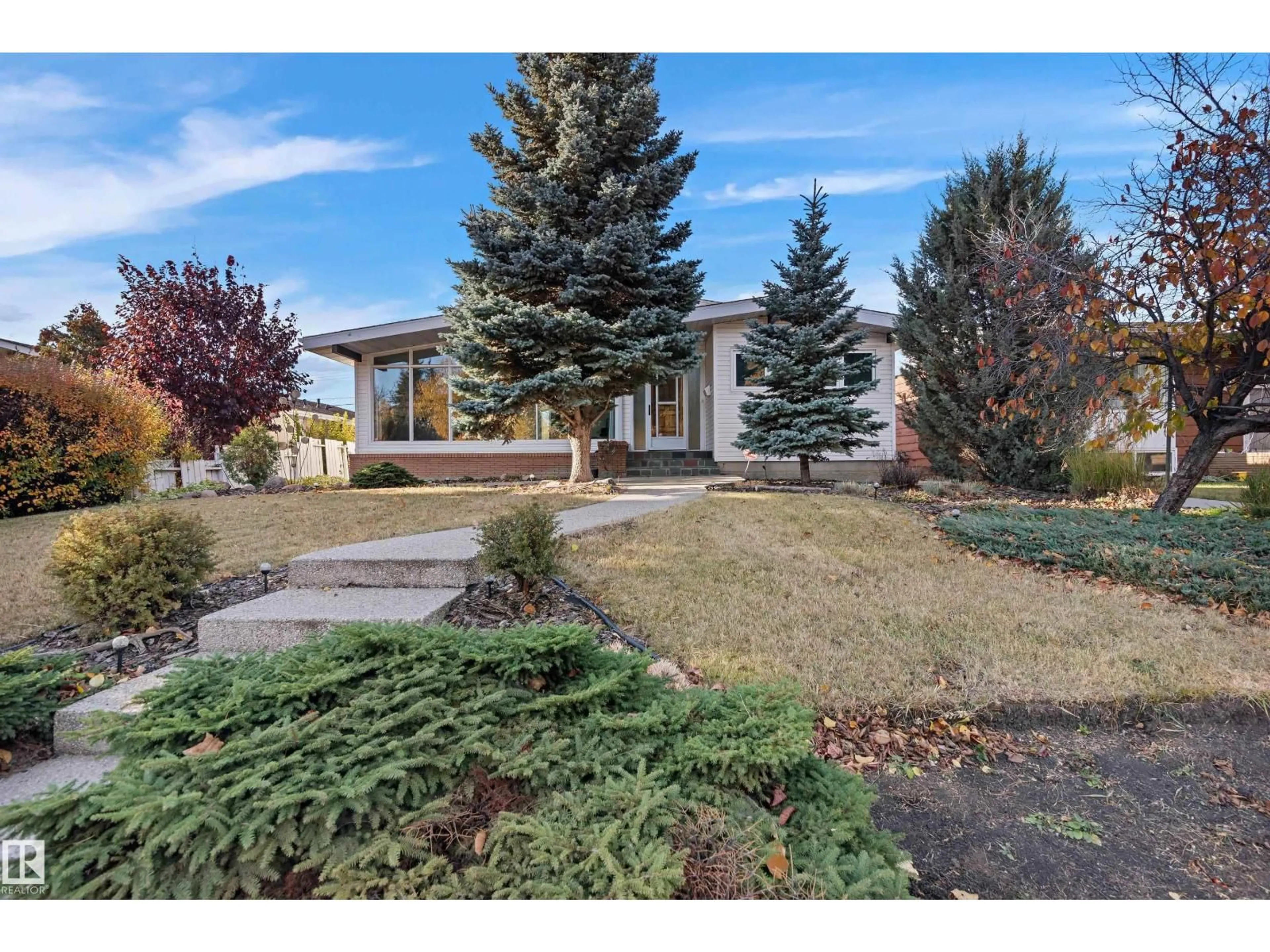 A pic from outside/outdoor area/front of a property/back of a property/a pic from drone, street for 9708 64 ST, Edmonton Alberta T6B1R3