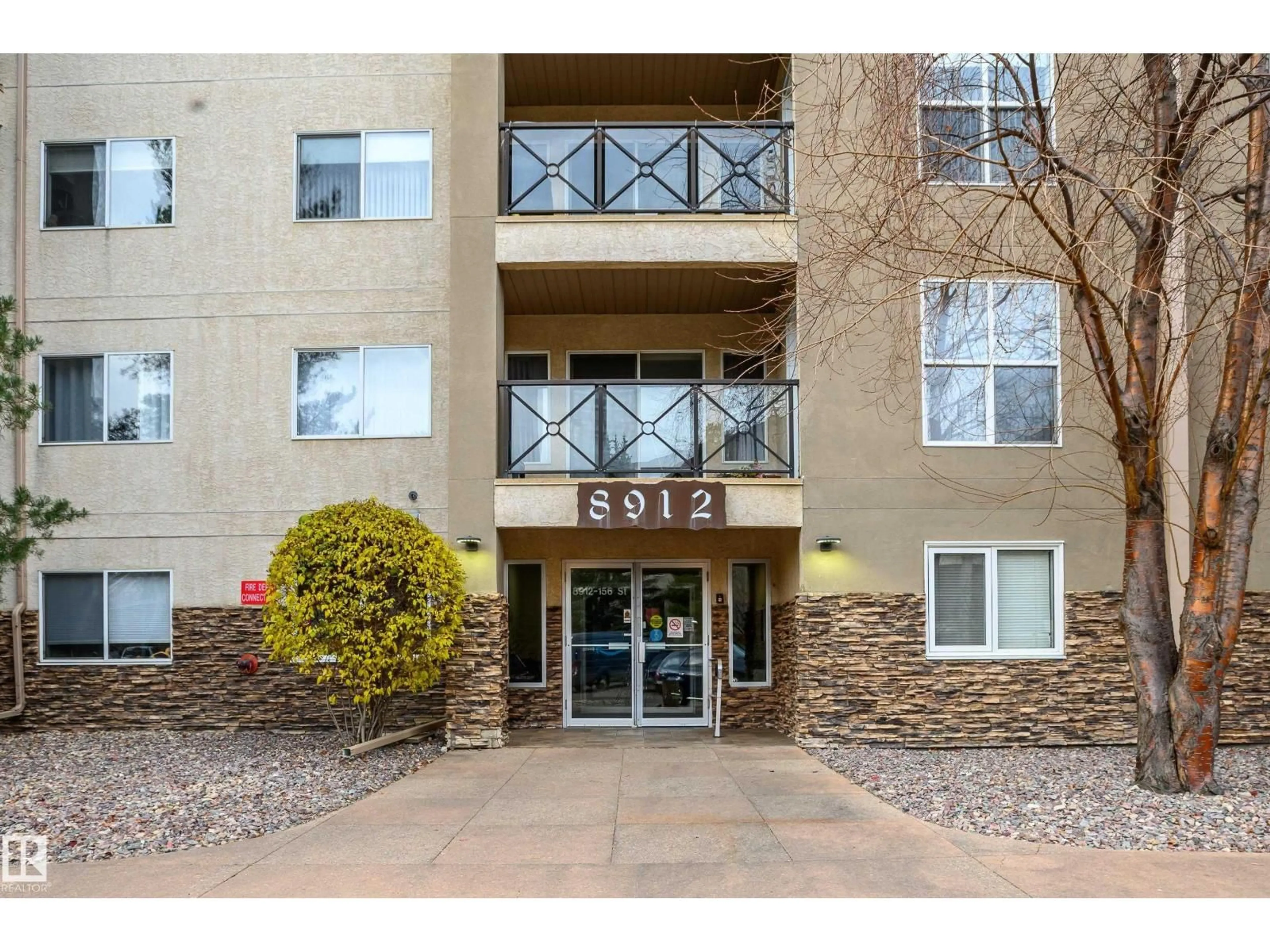 Indoor foyer for 401 - 8912 156 ST, Edmonton Alberta T5R5Z2