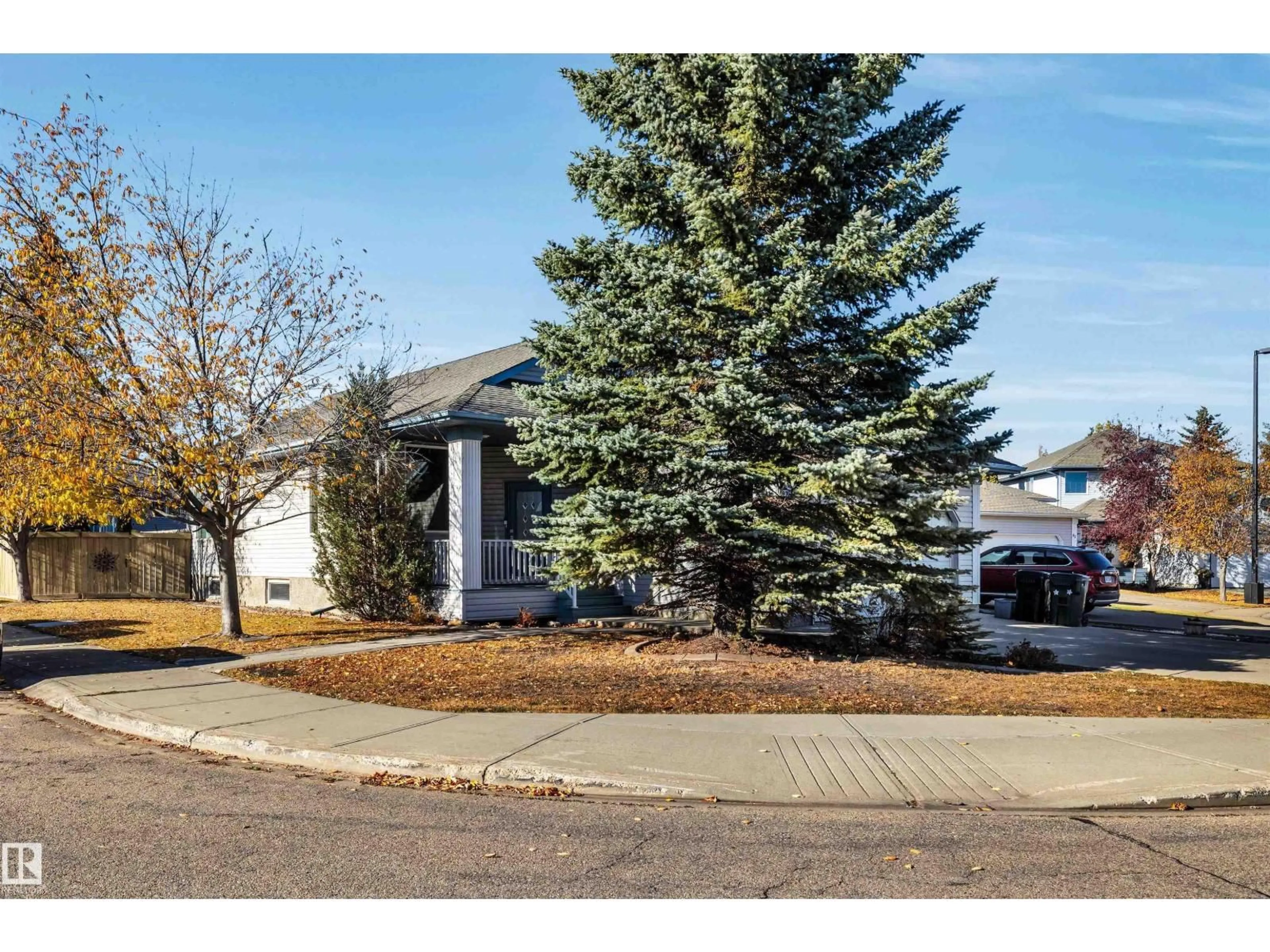 Home with vinyl exterior material, street for 59 RIDGEPOINT WY, Sherwood Park Alberta T8A6B3