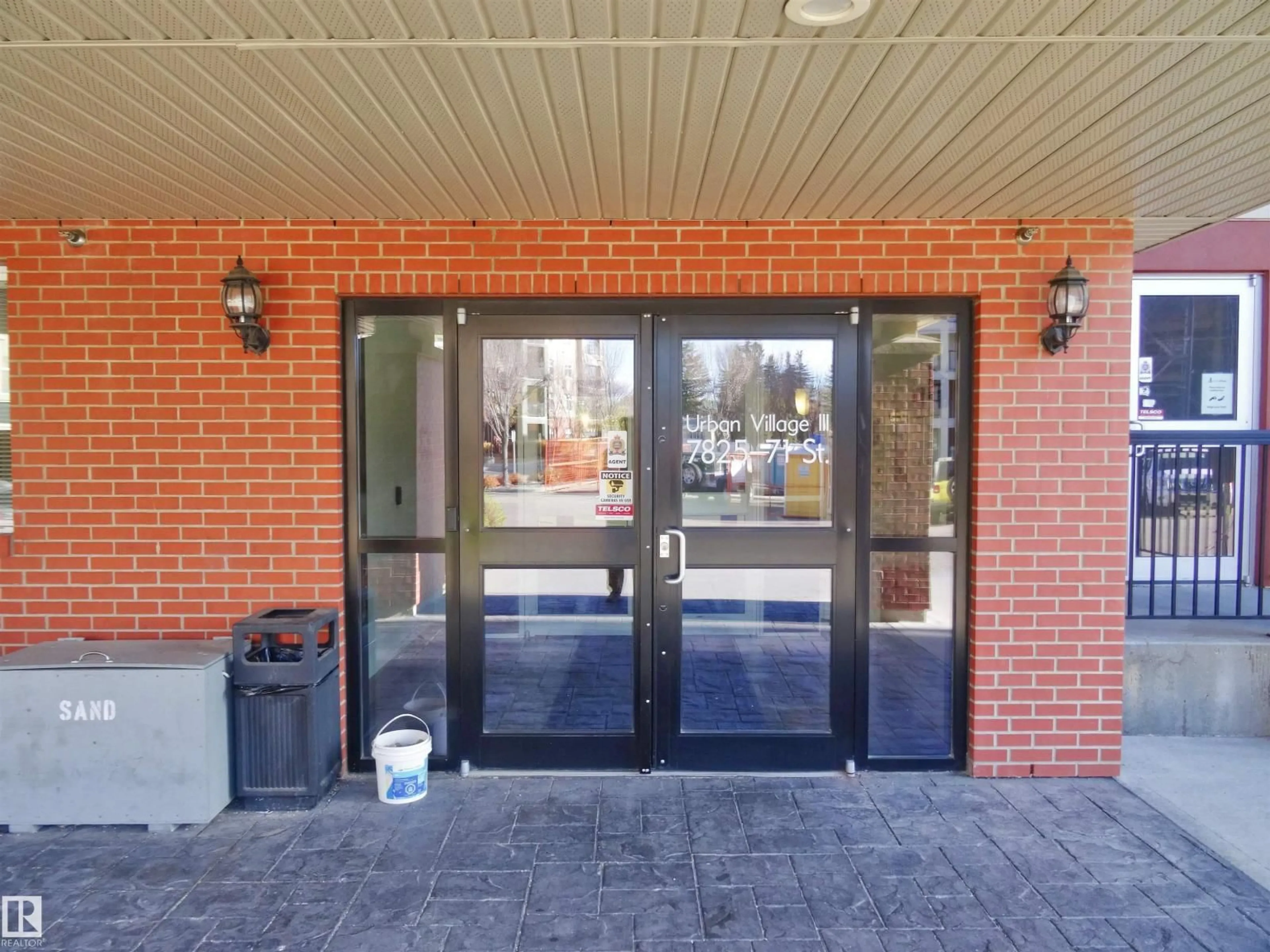 Indoor foyer for 430 - 7825 71 ST, Edmonton Alberta T6B3R9