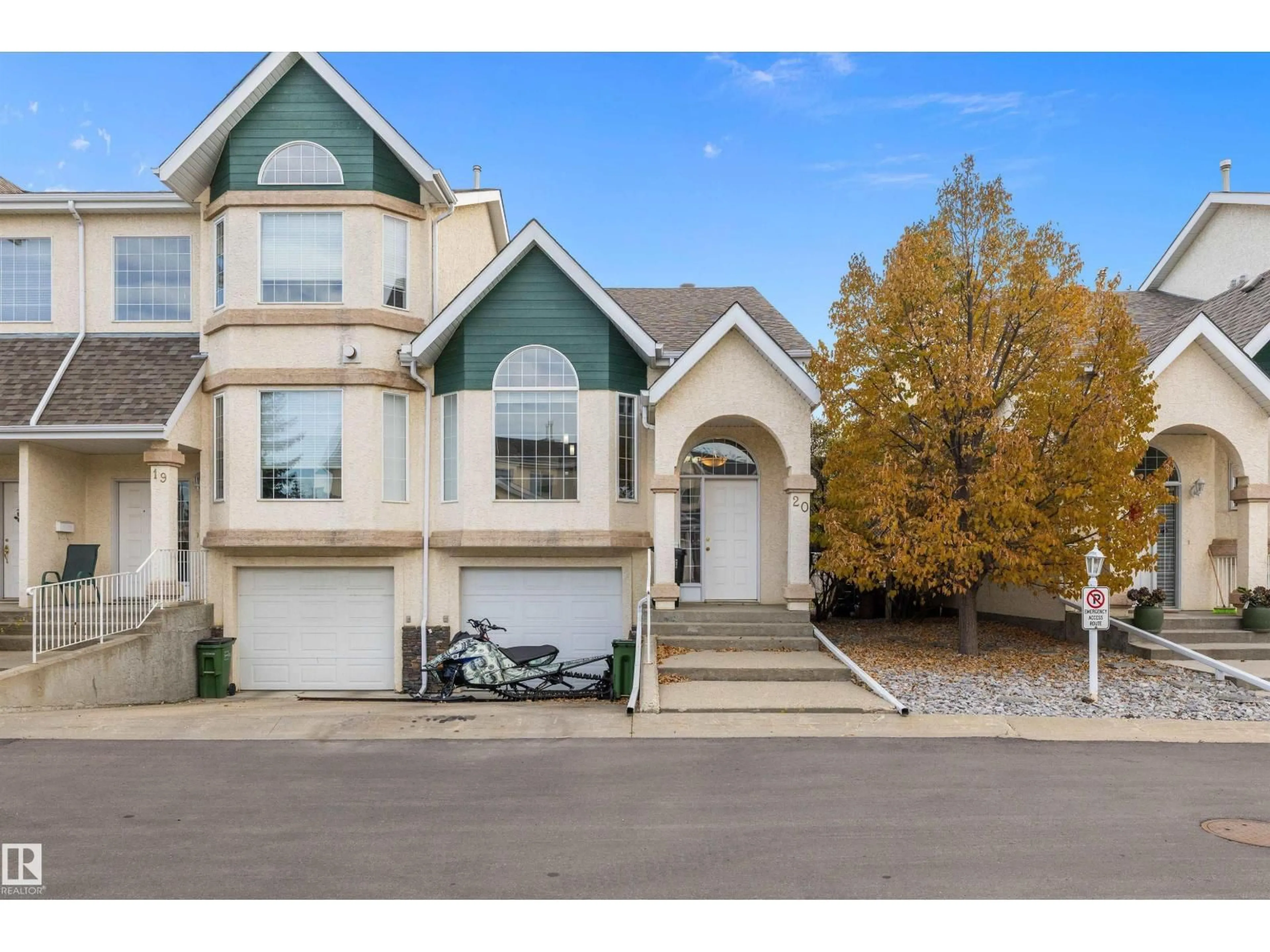 Home with vinyl exterior material, street for 20 11717 9B AV, Edmonton Alberta T6J7B7