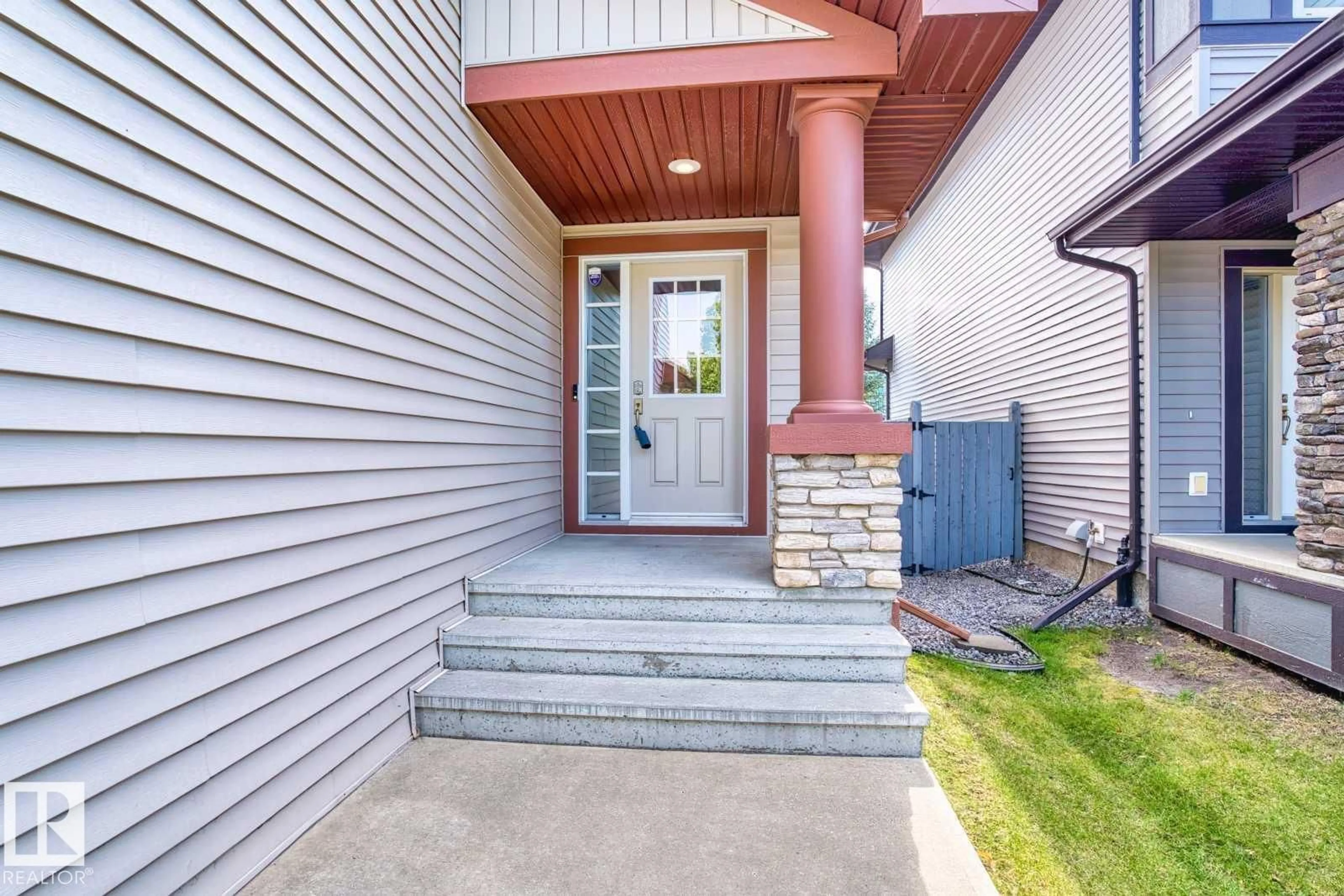 Indoor entryway for 716 ADAMS WY, Edmonton Alberta T6W0K2