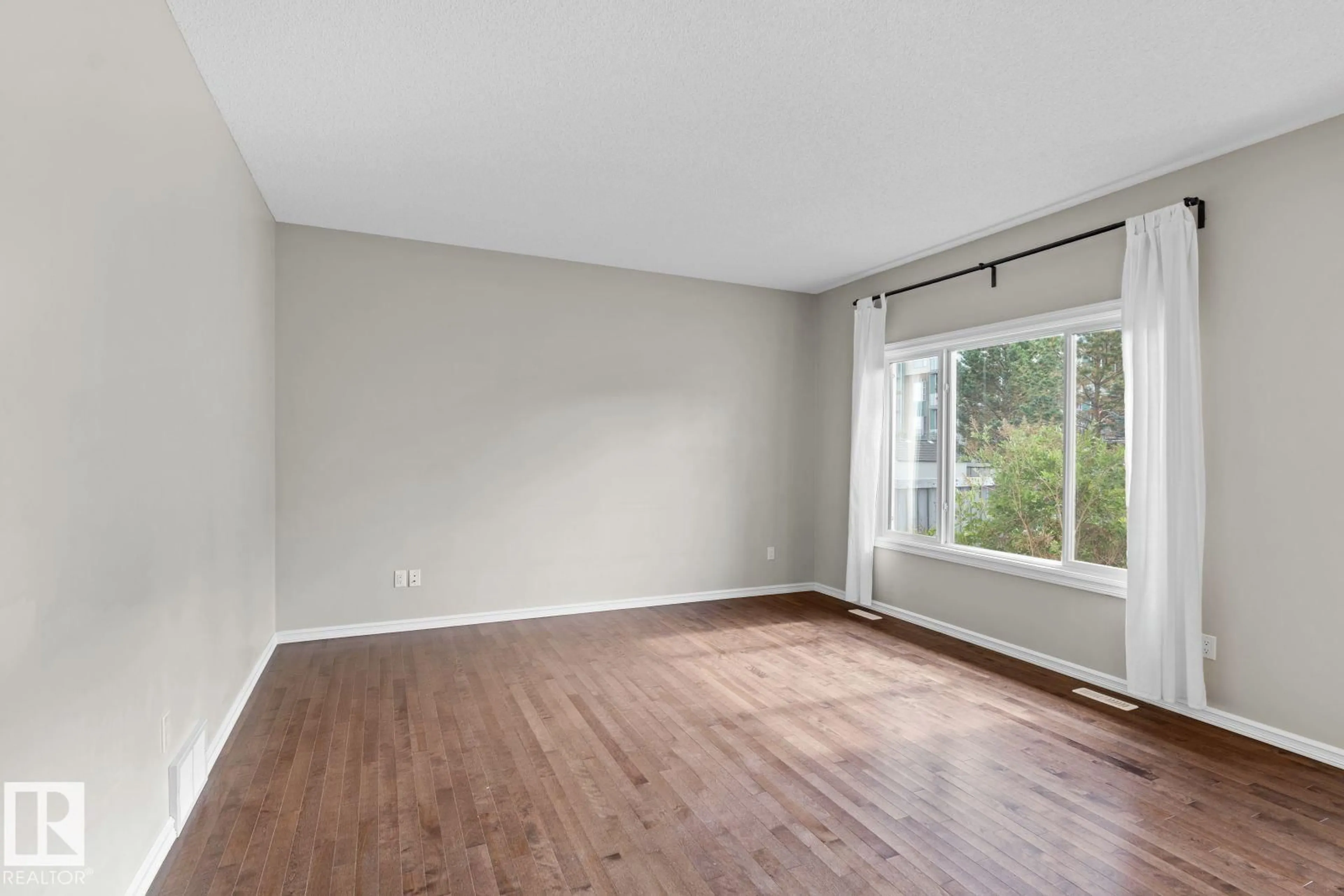 A pic of a room for 716 ADAMS WY, Edmonton Alberta T6W0K2