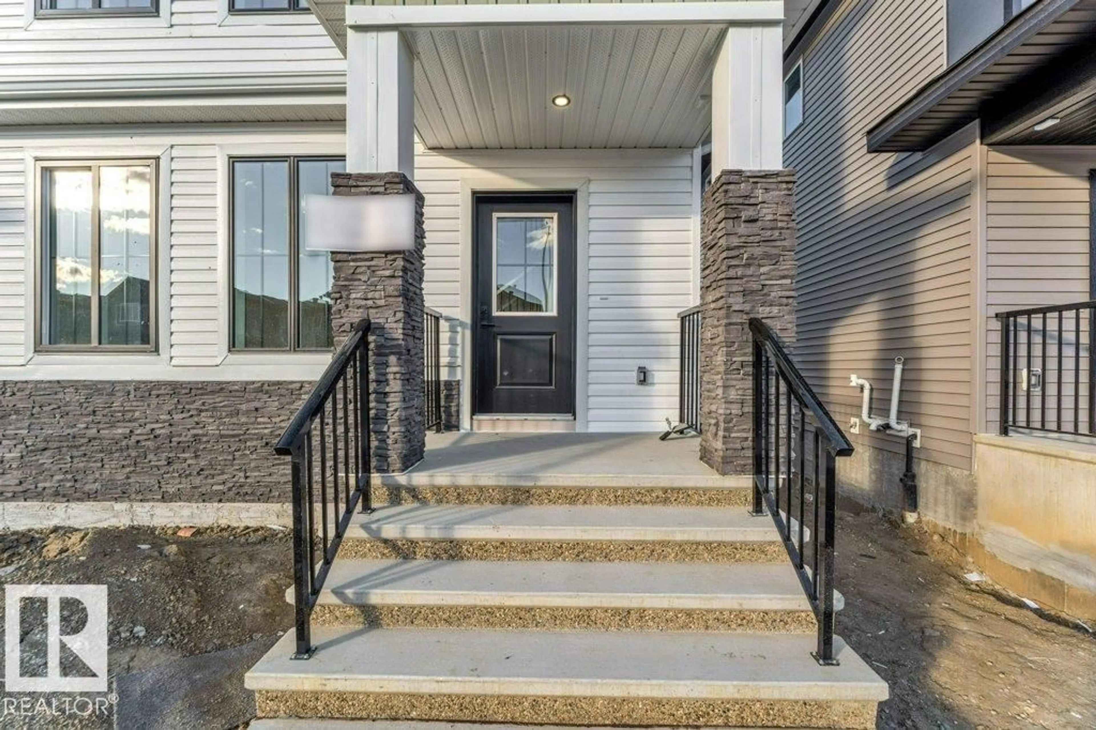 Indoor entryway for 22 WESTWYCK LI, Spruce Grove Alberta T7X4G1