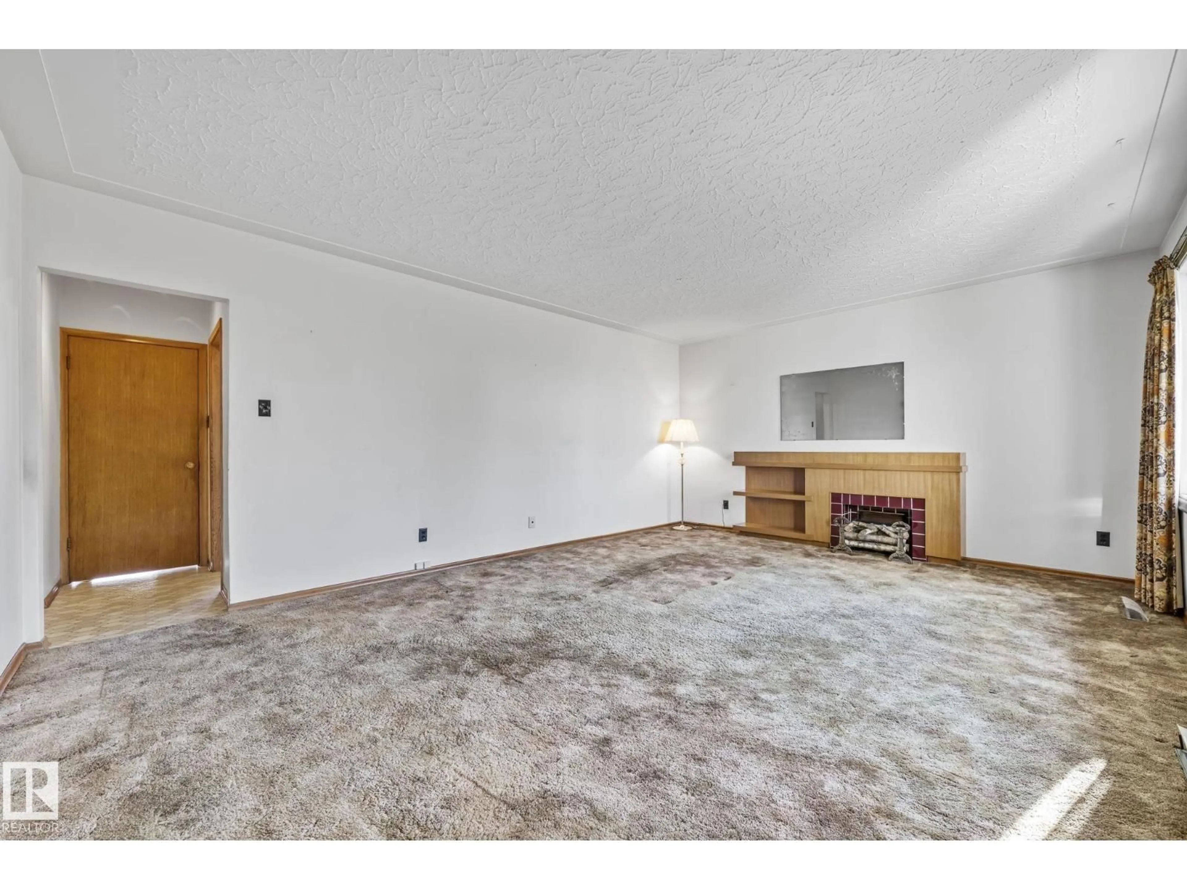 A pic of a room for 12947 109 ST, Edmonton Alberta T5E4Y3
