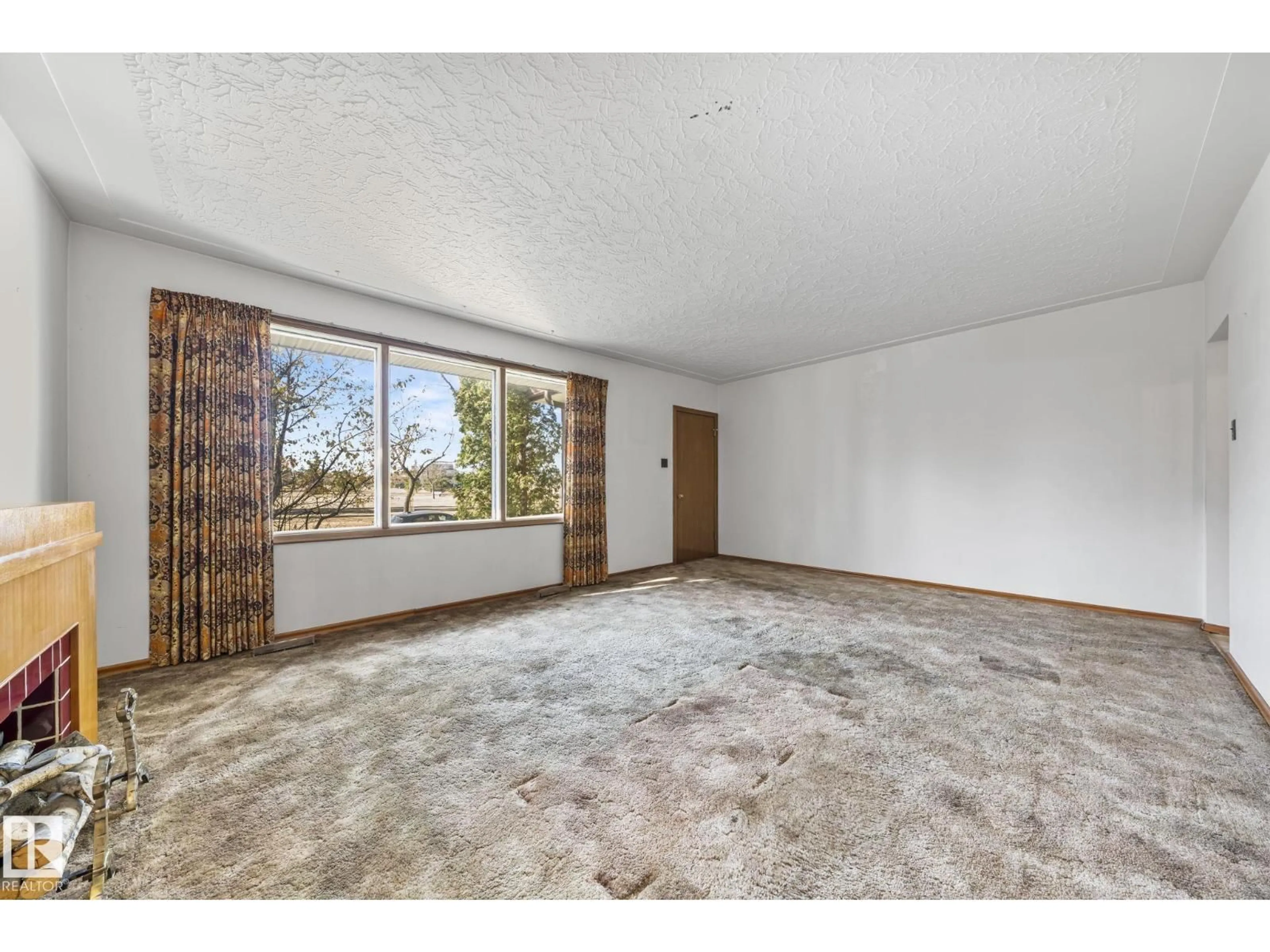 A pic of a room for 12947 109 ST, Edmonton Alberta T5E4Y3