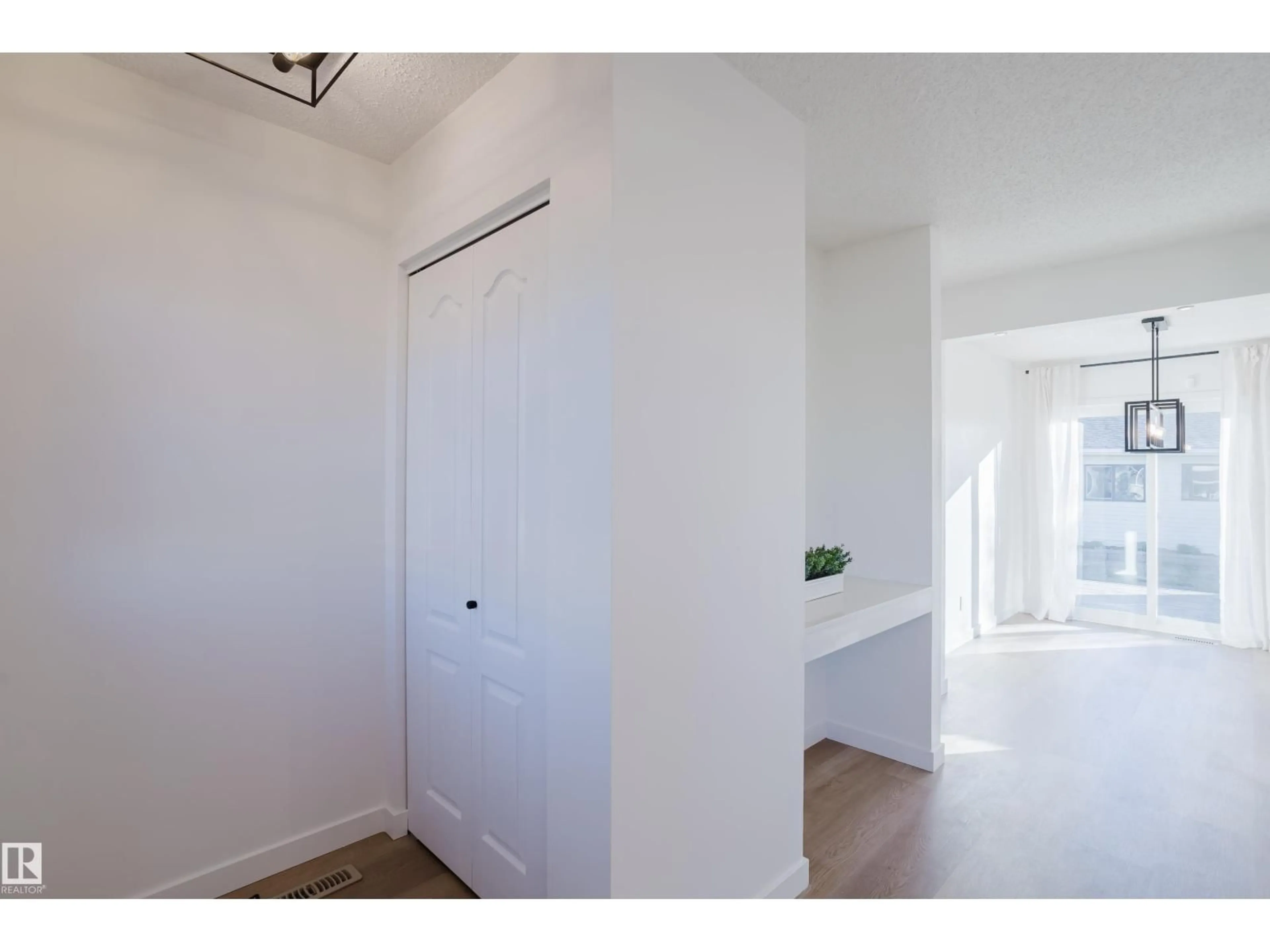 Indoor entryway for 15107 22 STREET, Edmonton Alberta T5Y2A4