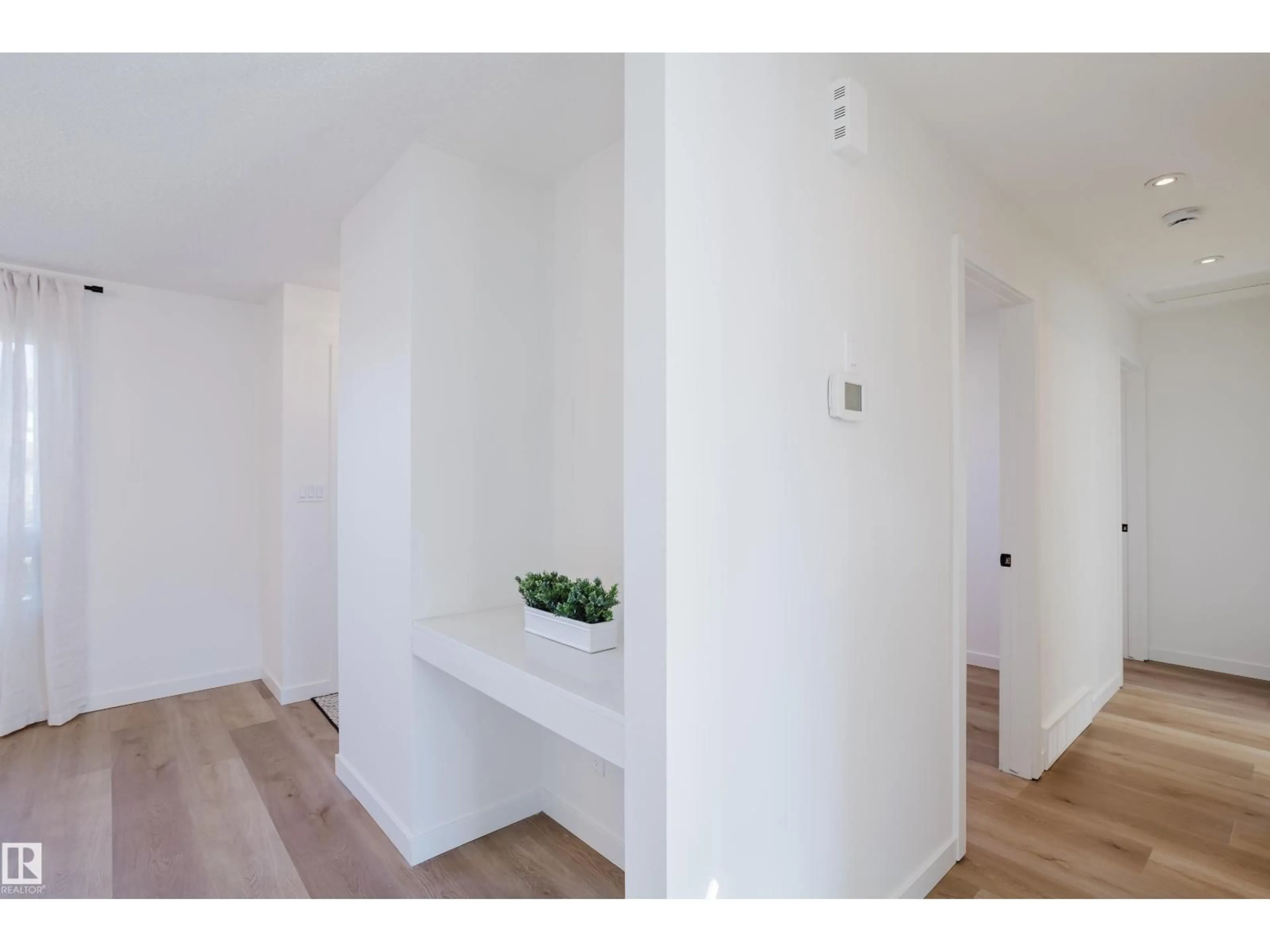 Indoor entryway for 15107 22 STREET, Edmonton Alberta T5Y2A4