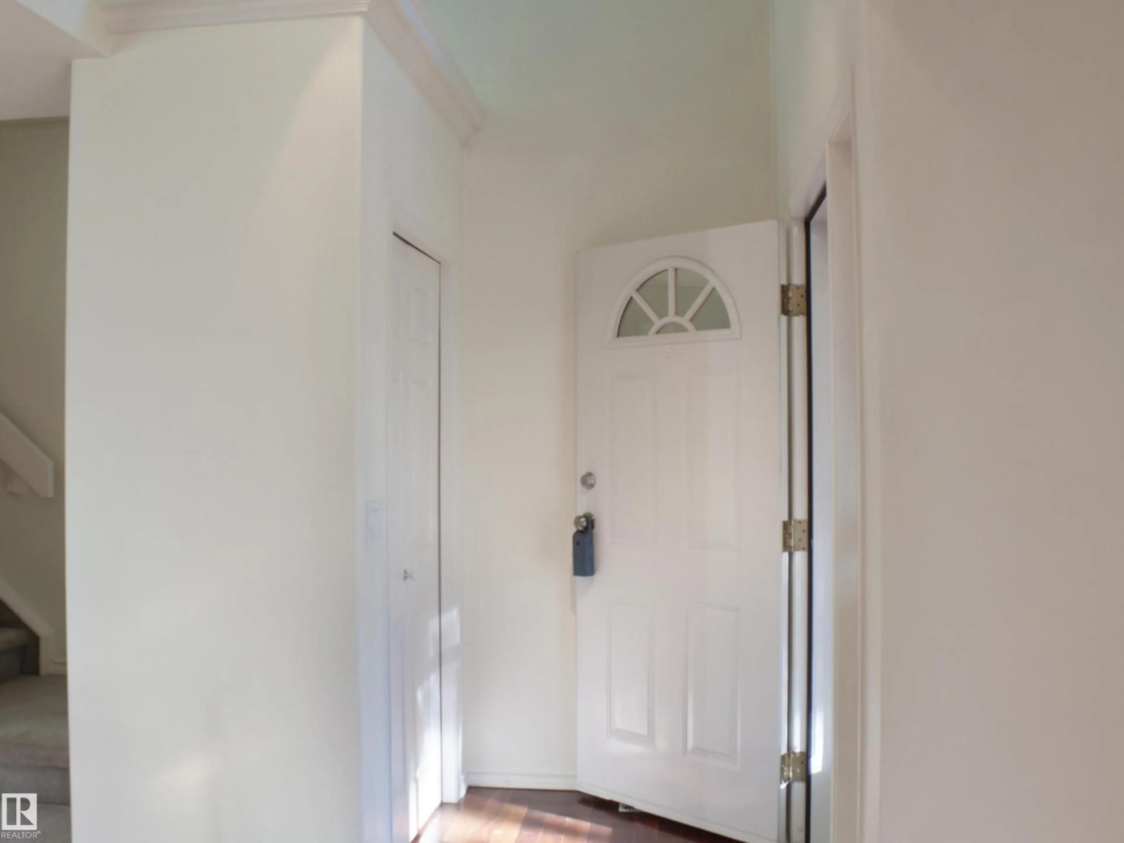 Indoor entryway for 9130 77 AV, Edmonton Alberta T6C0M2