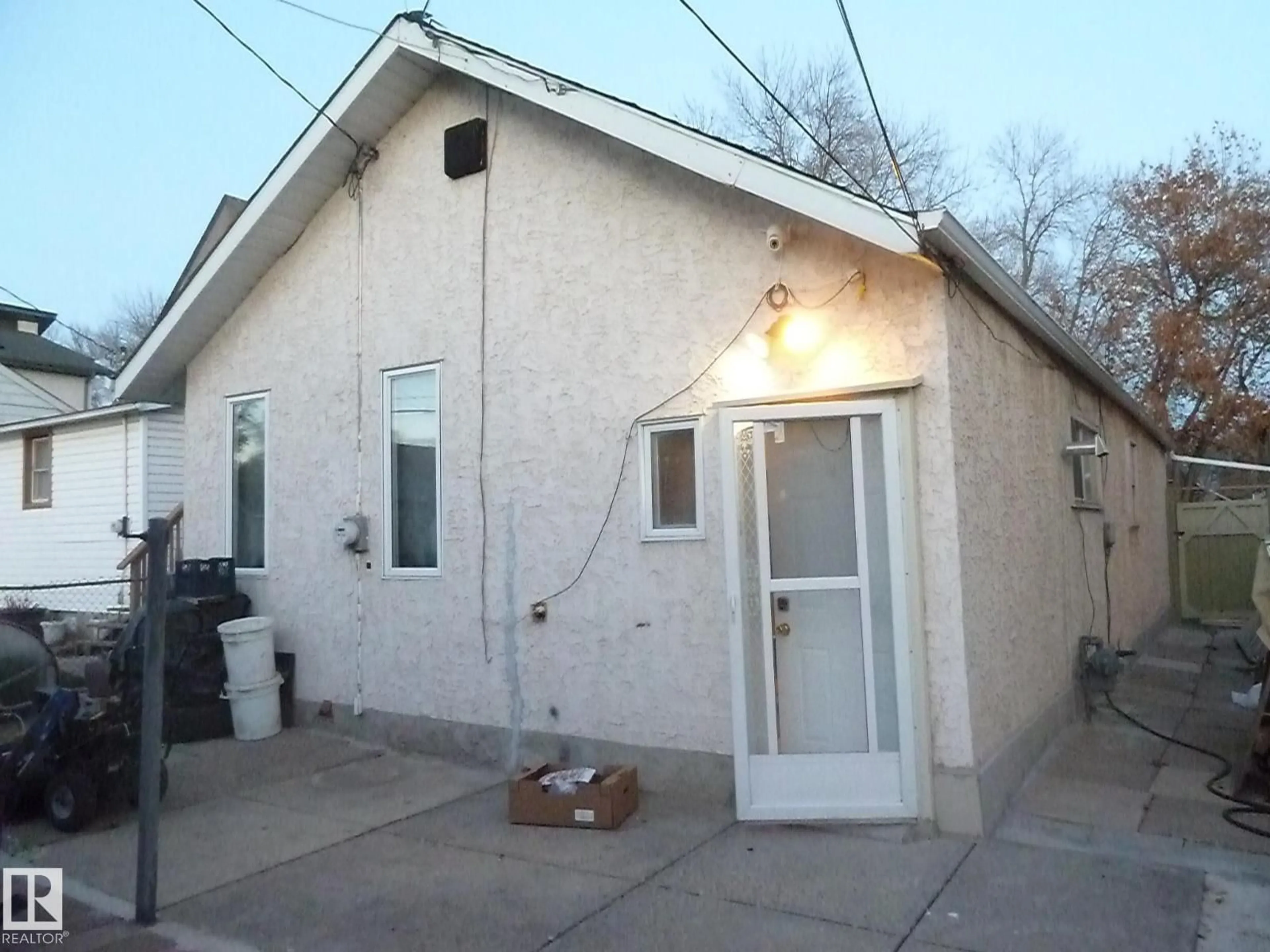 A pic of a room for NW - 11920 96 ST, Edmonton Alberta T5G1V5