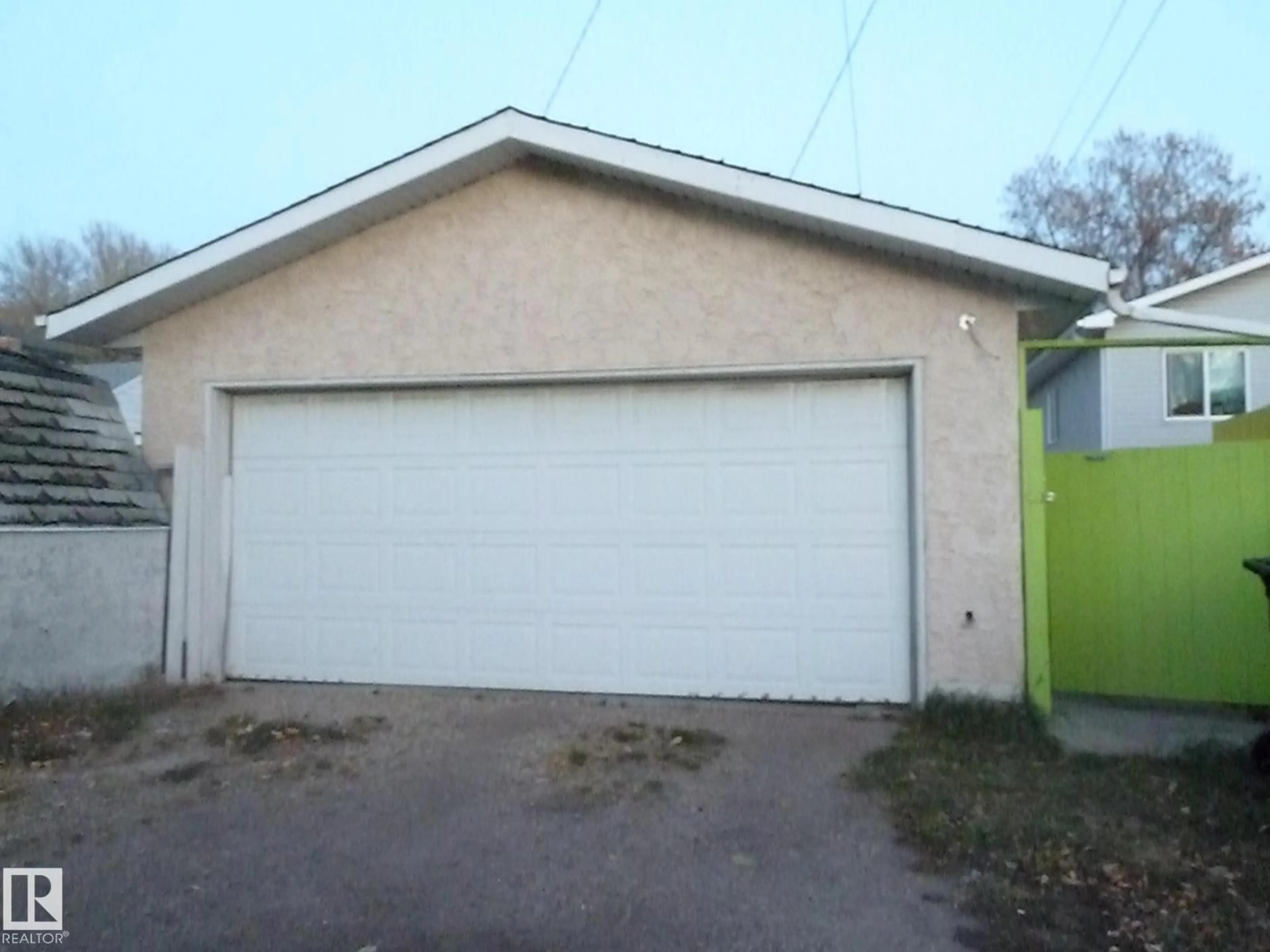 Indoor garage for NW - 11920 96 ST, Edmonton Alberta T5G1V5
