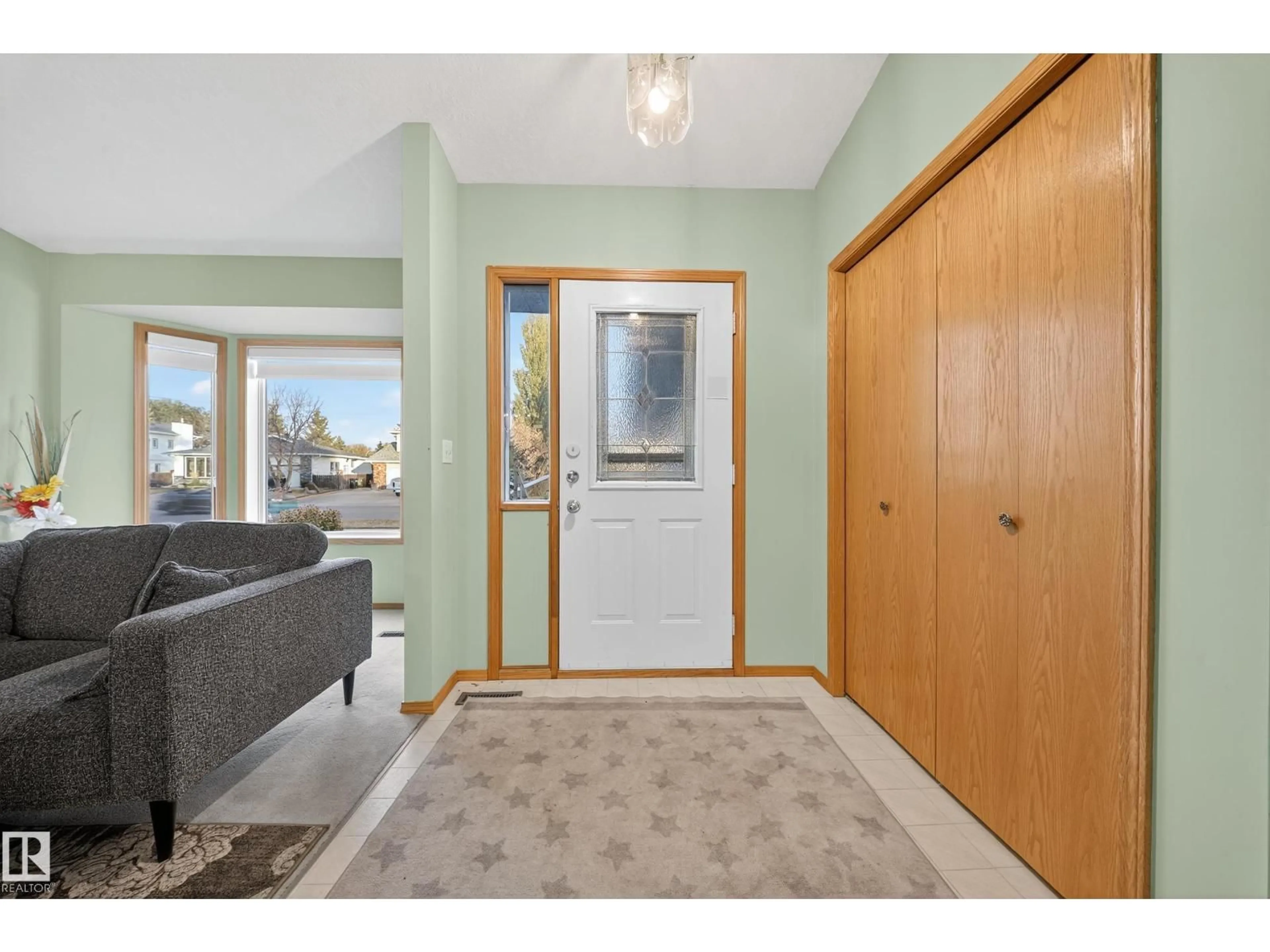Indoor entryway for 10 ALTON DR, Leduc Alberta T9E6H2