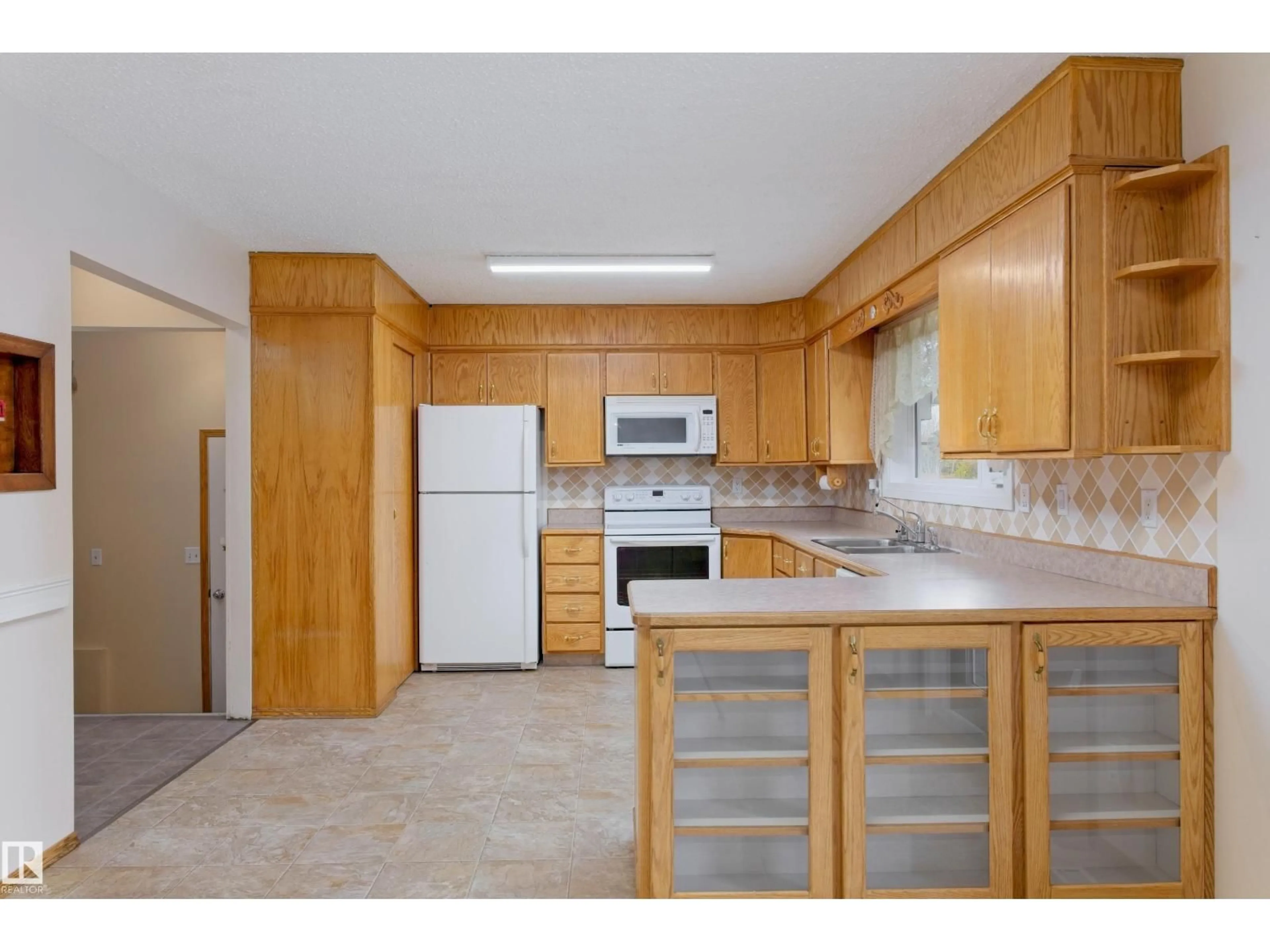 Standard kitchen, unknown for 61302 RGE RD 50, Rural Barrhead County Alberta T7N1N2