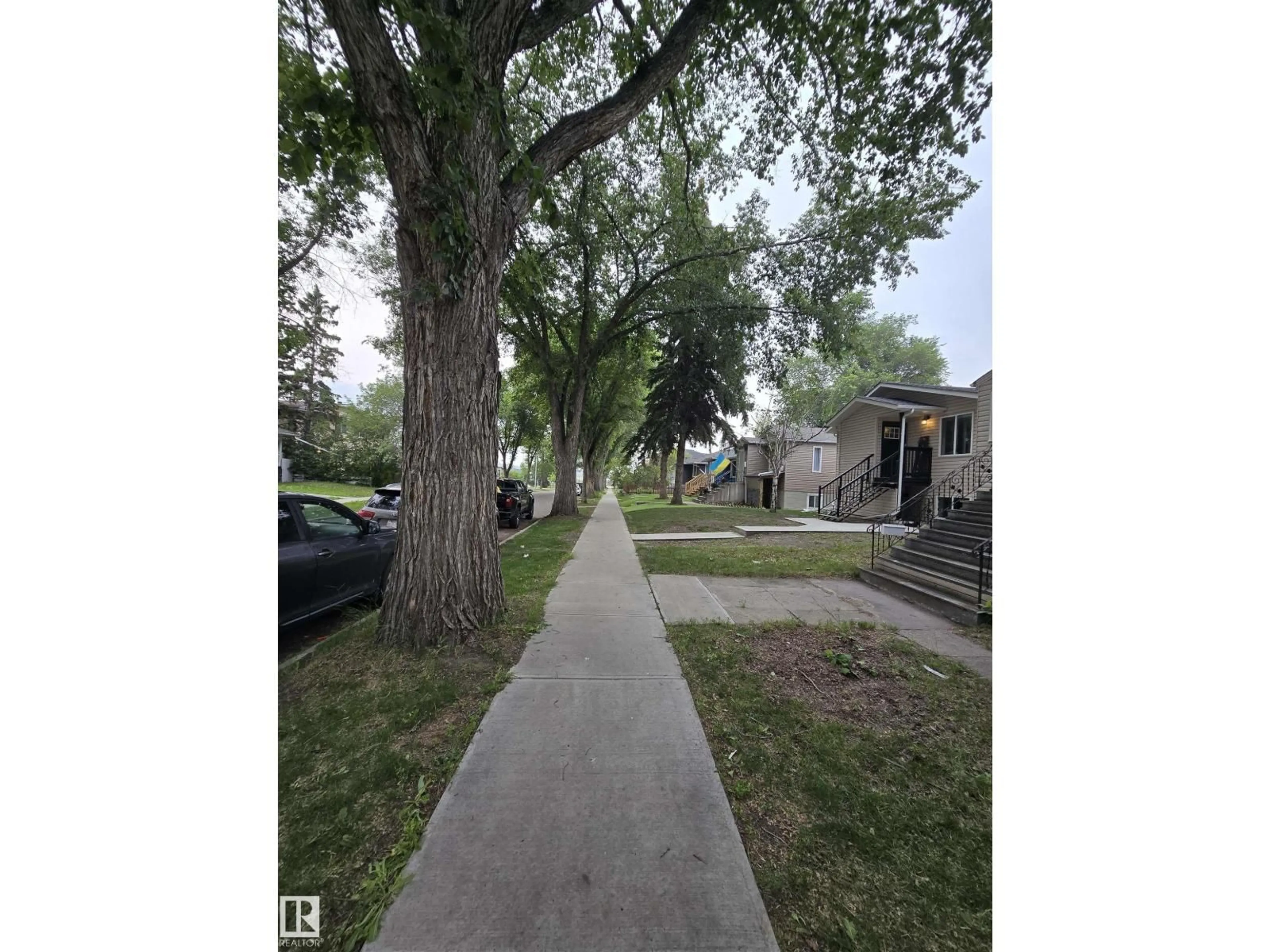 Blurry image for 11905 70 ST, Edmonton Alberta T5B1V1