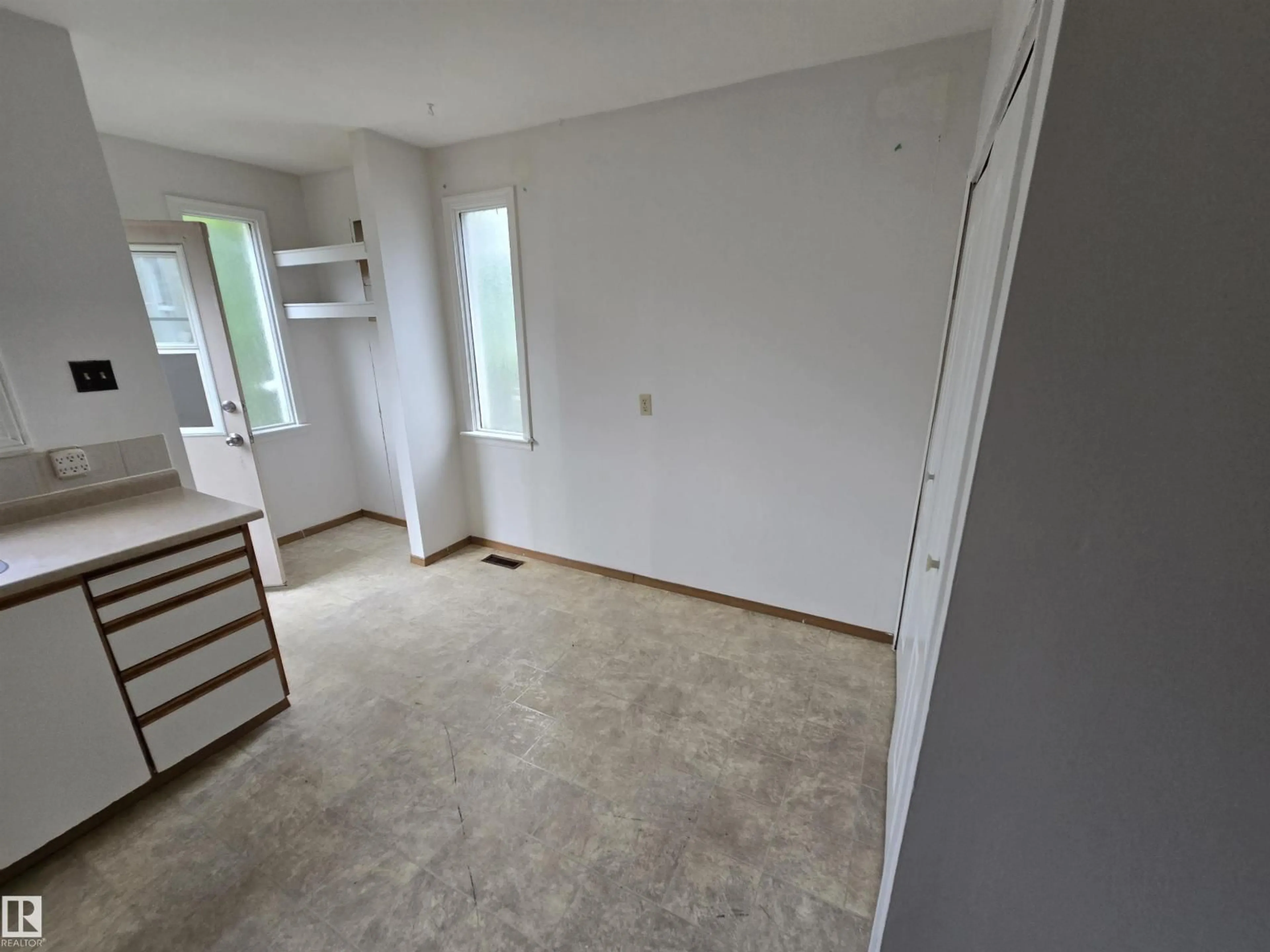 A pic of a room for 11905 70 ST, Edmonton Alberta T5B1V1