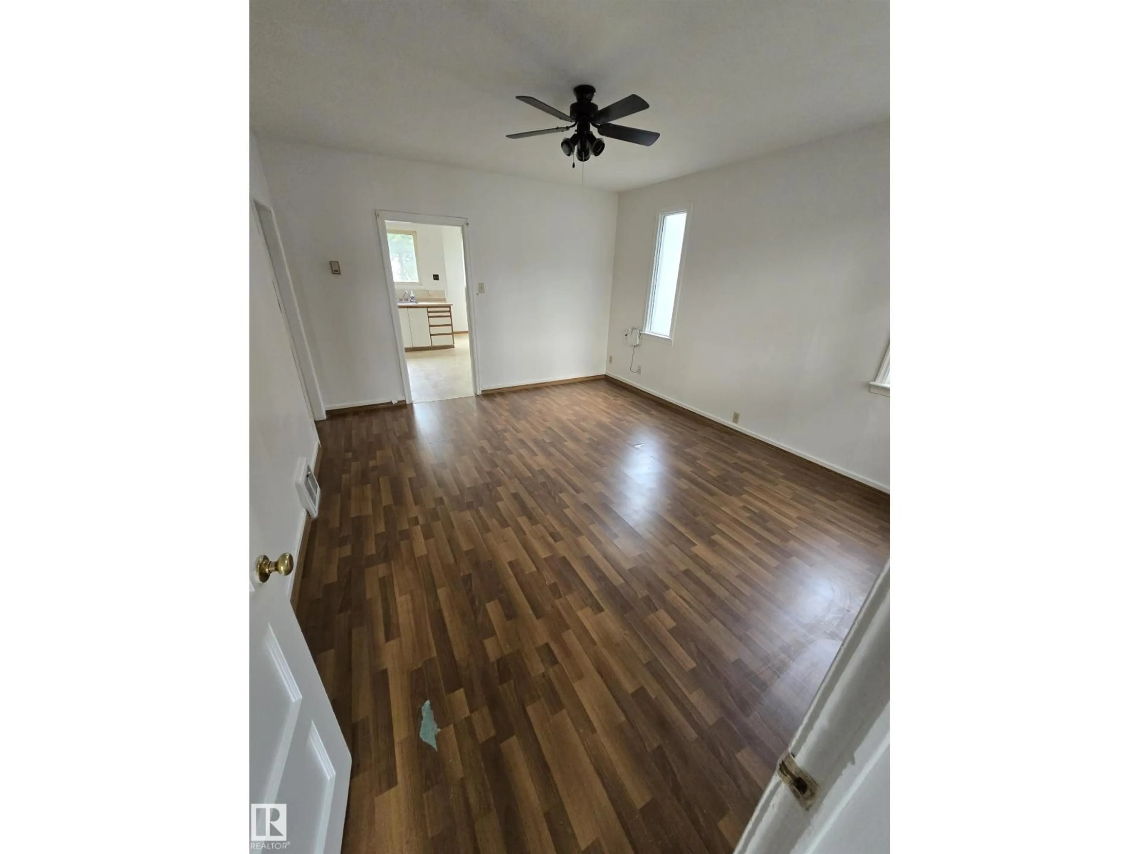 A pic of a room for 11905 70 ST, Edmonton Alberta T5B1V1