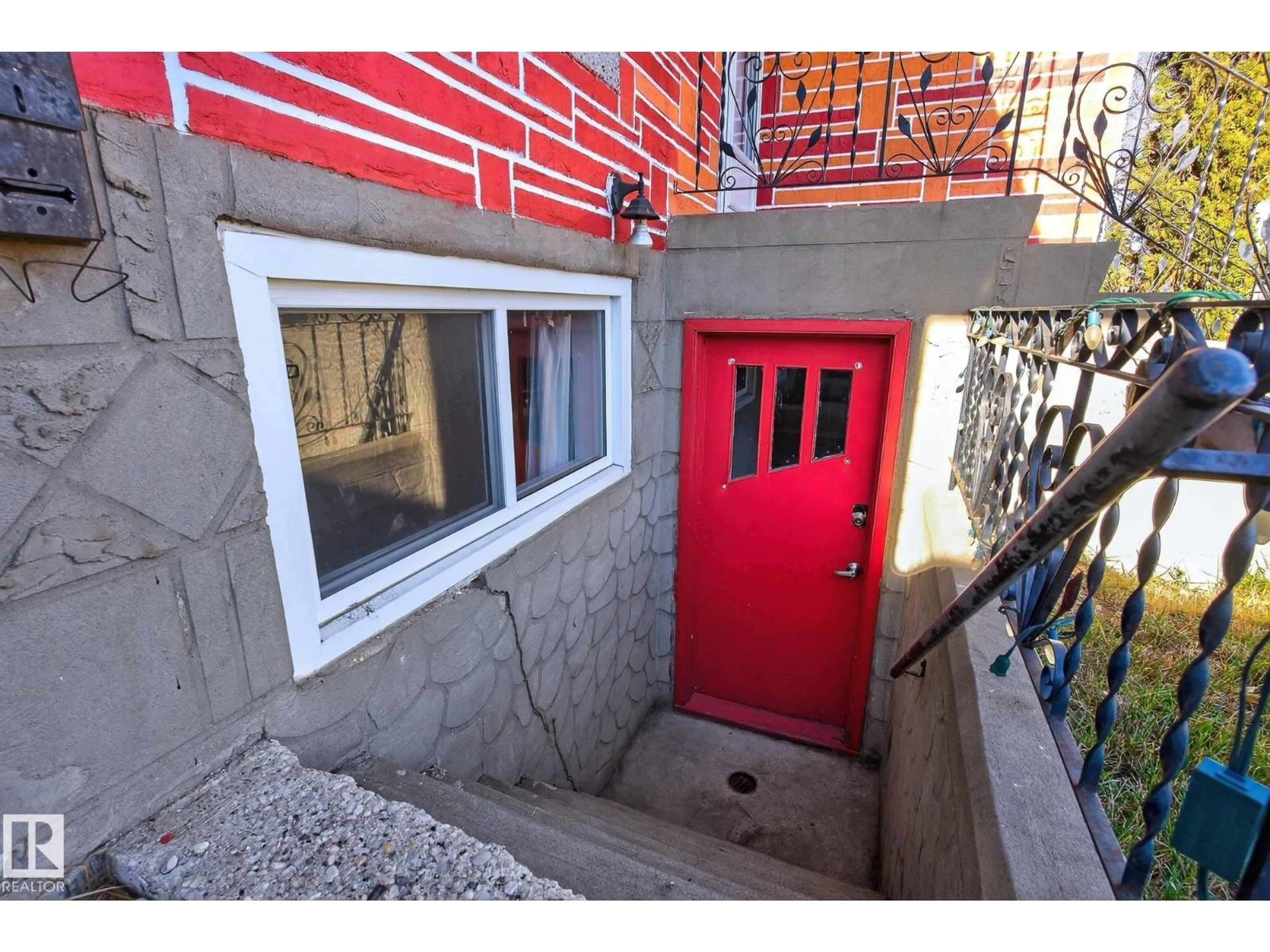 Unknown for 12908 101 ST, Edmonton Alberta T5E4E7