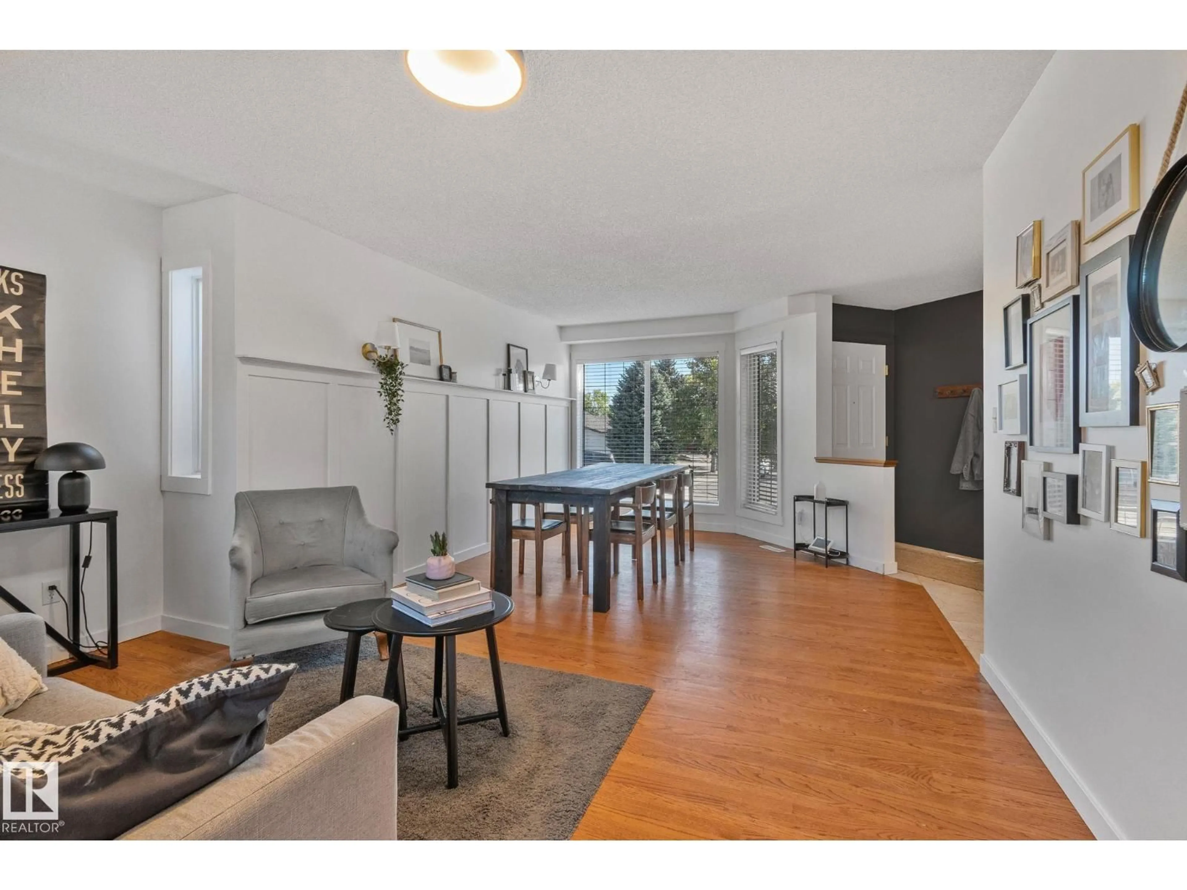 Living room with furniture, wood/laminate floor for 5 ORIOLE CT, St. Albert Alberta T8N6L7