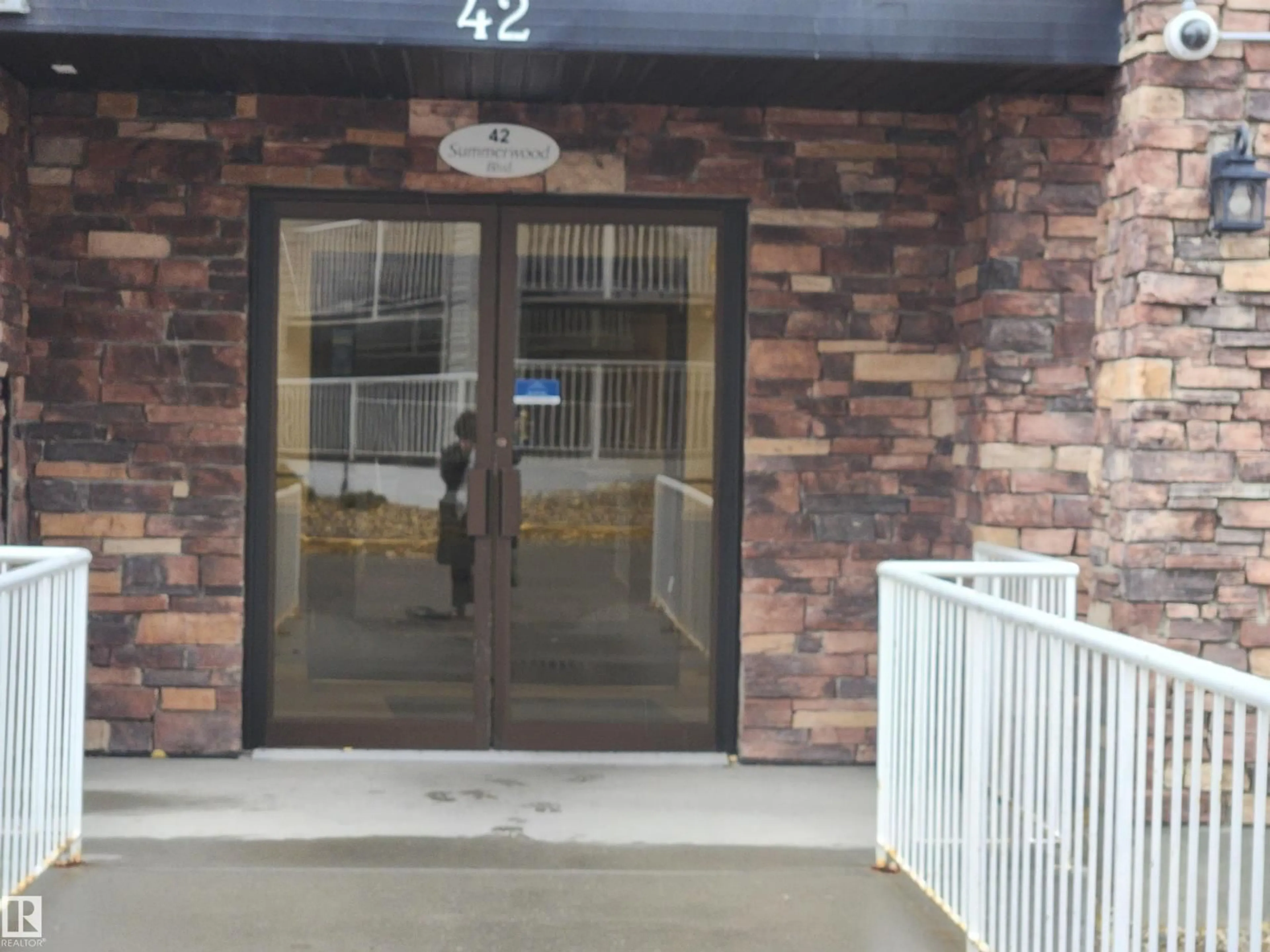 Indoor foyer for 108 42 SUMMERWOOD BV, Sherwood Park Alberta T8H0C3