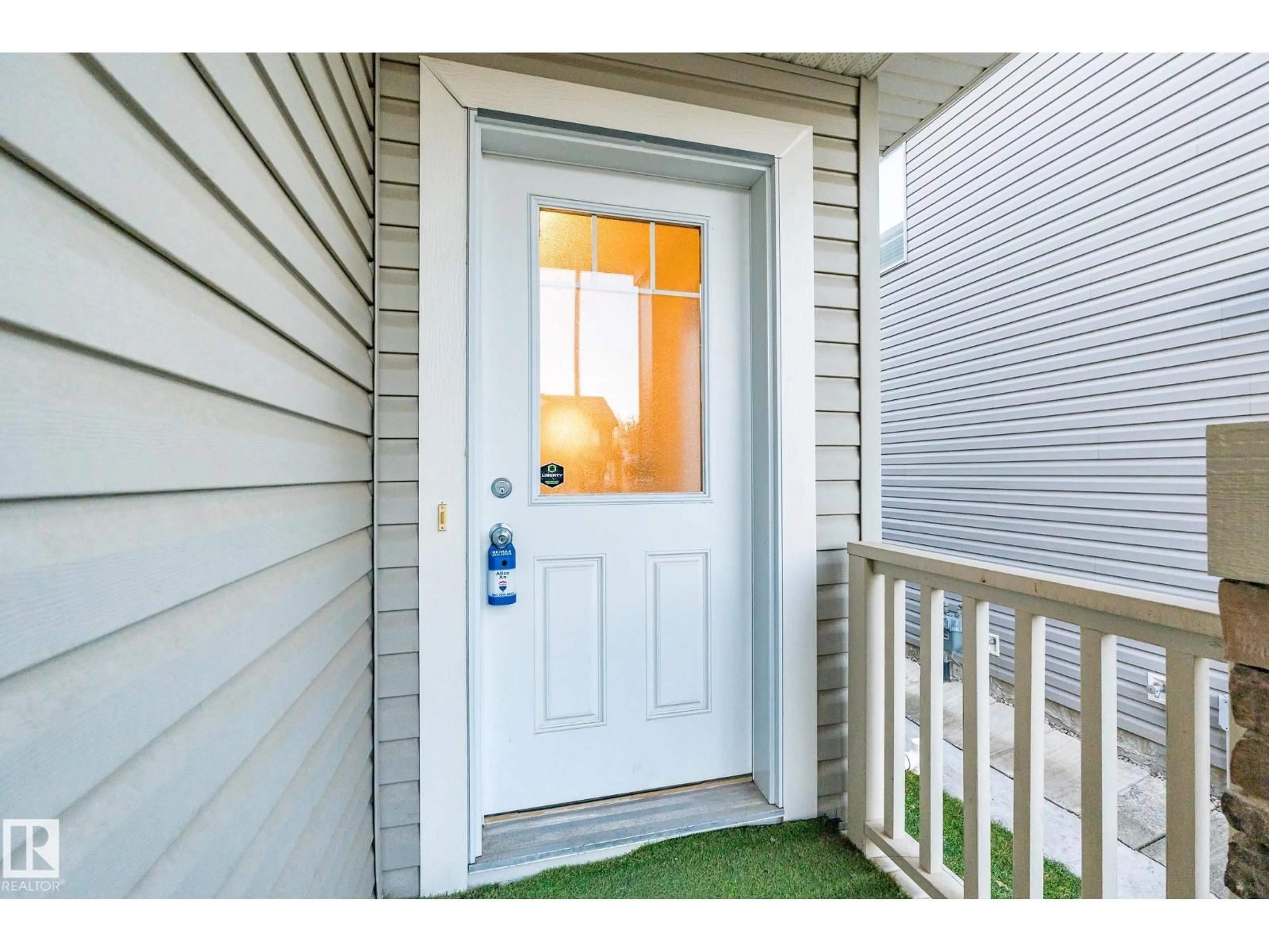 Indoor entryway for 1692 CUNNINGHAM WY, Edmonton Alberta T6W0W5