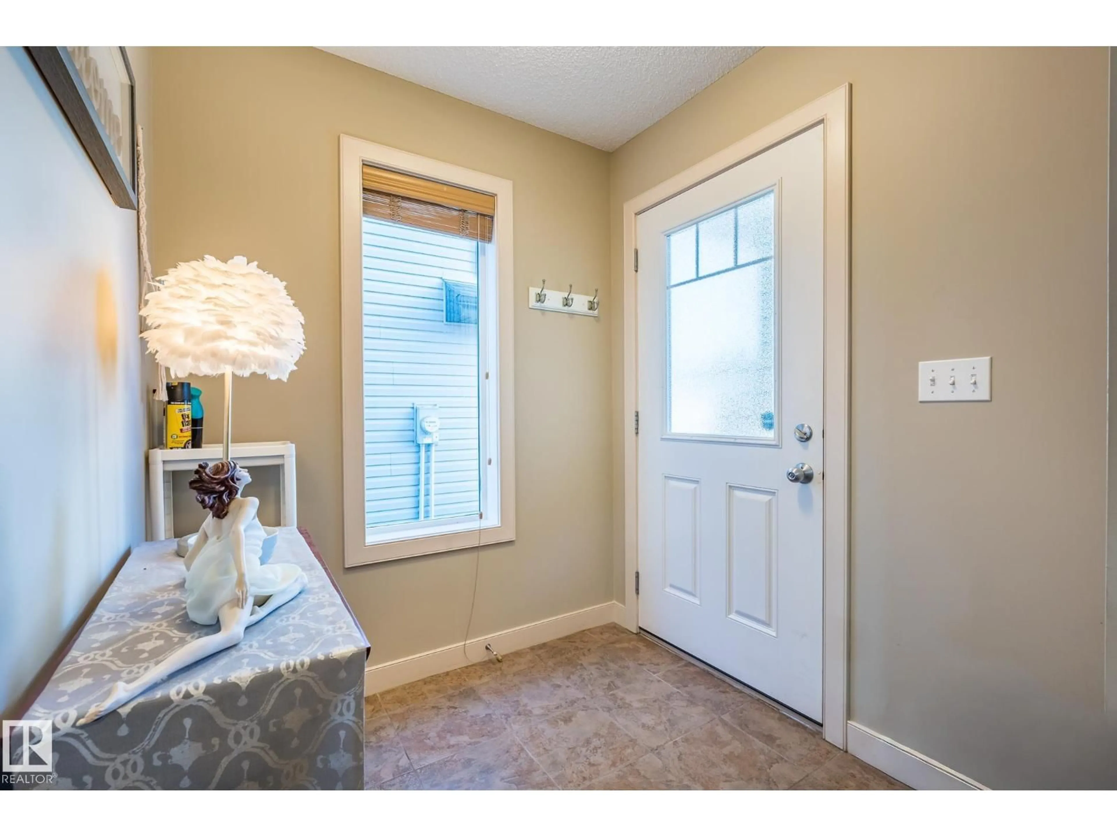Indoor entryway for 1692 CUNNINGHAM WY, Edmonton Alberta T6W0W5