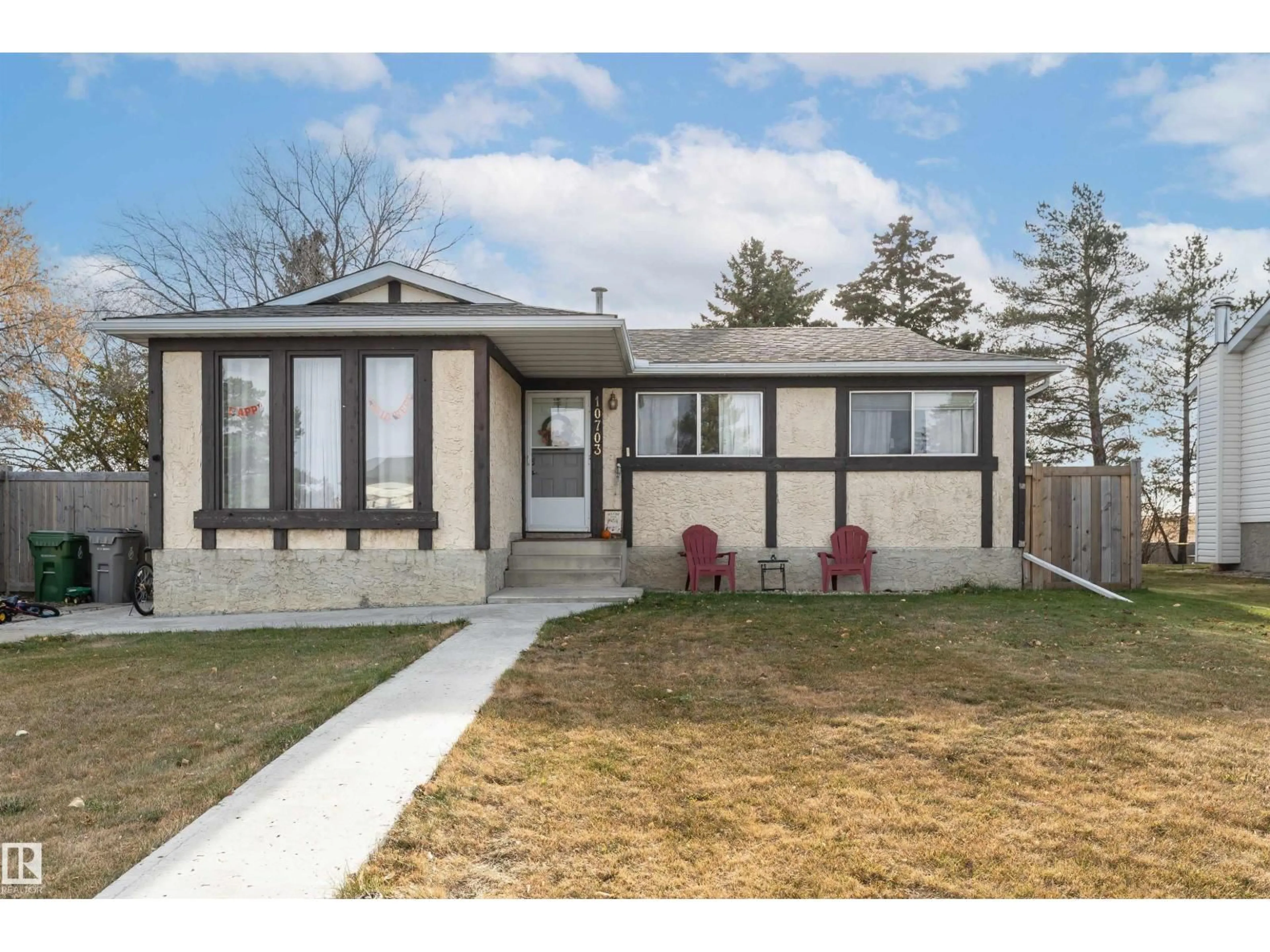 Home with vinyl exterior material, street for 10703 95 AV, Morinville Alberta T8R1E3