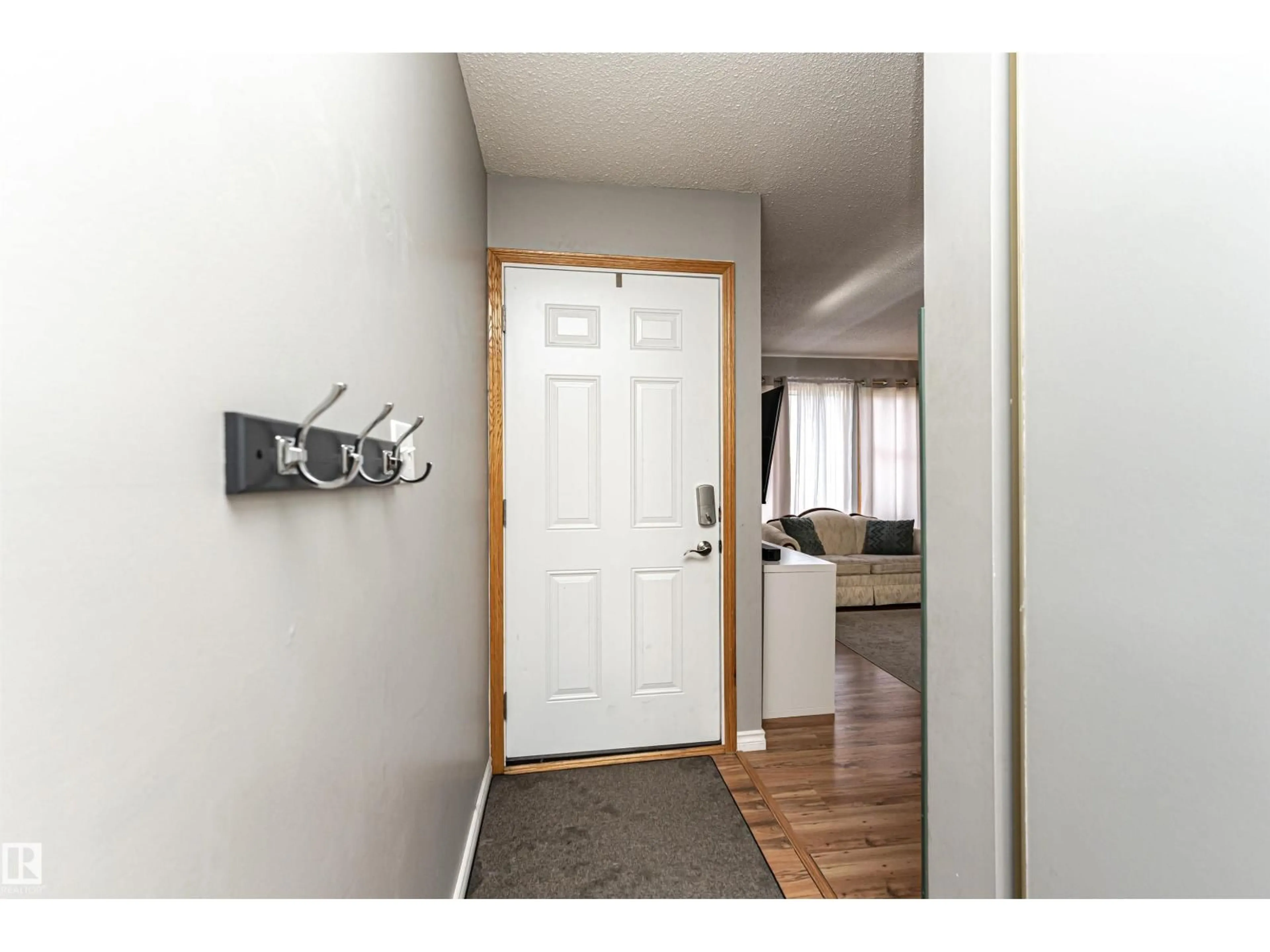 Indoor entryway for 10703 95 AV, Morinville Alberta T8R1E3