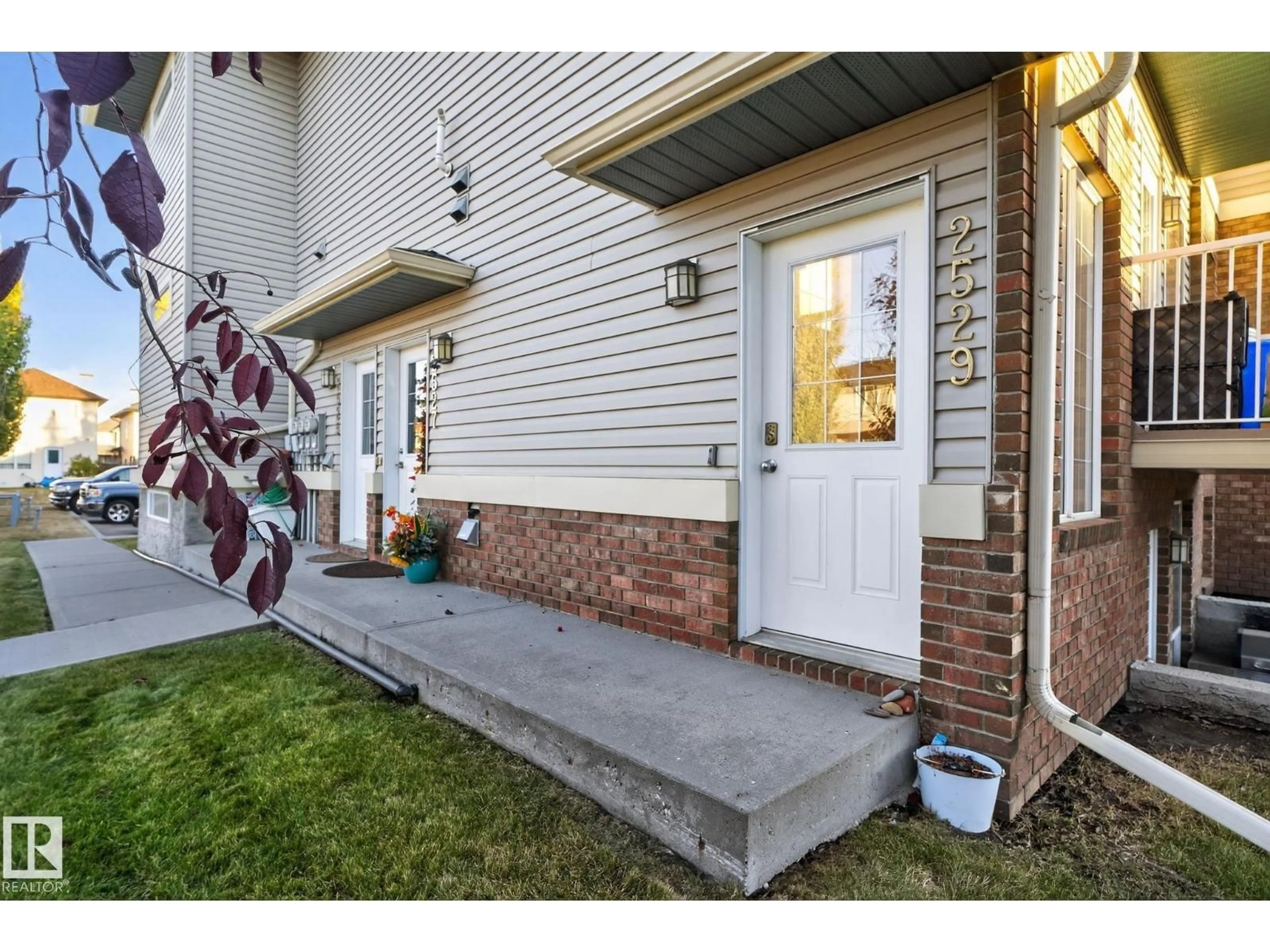 Unknown for 2529 30 AV, Edmonton Alberta T5T2A1