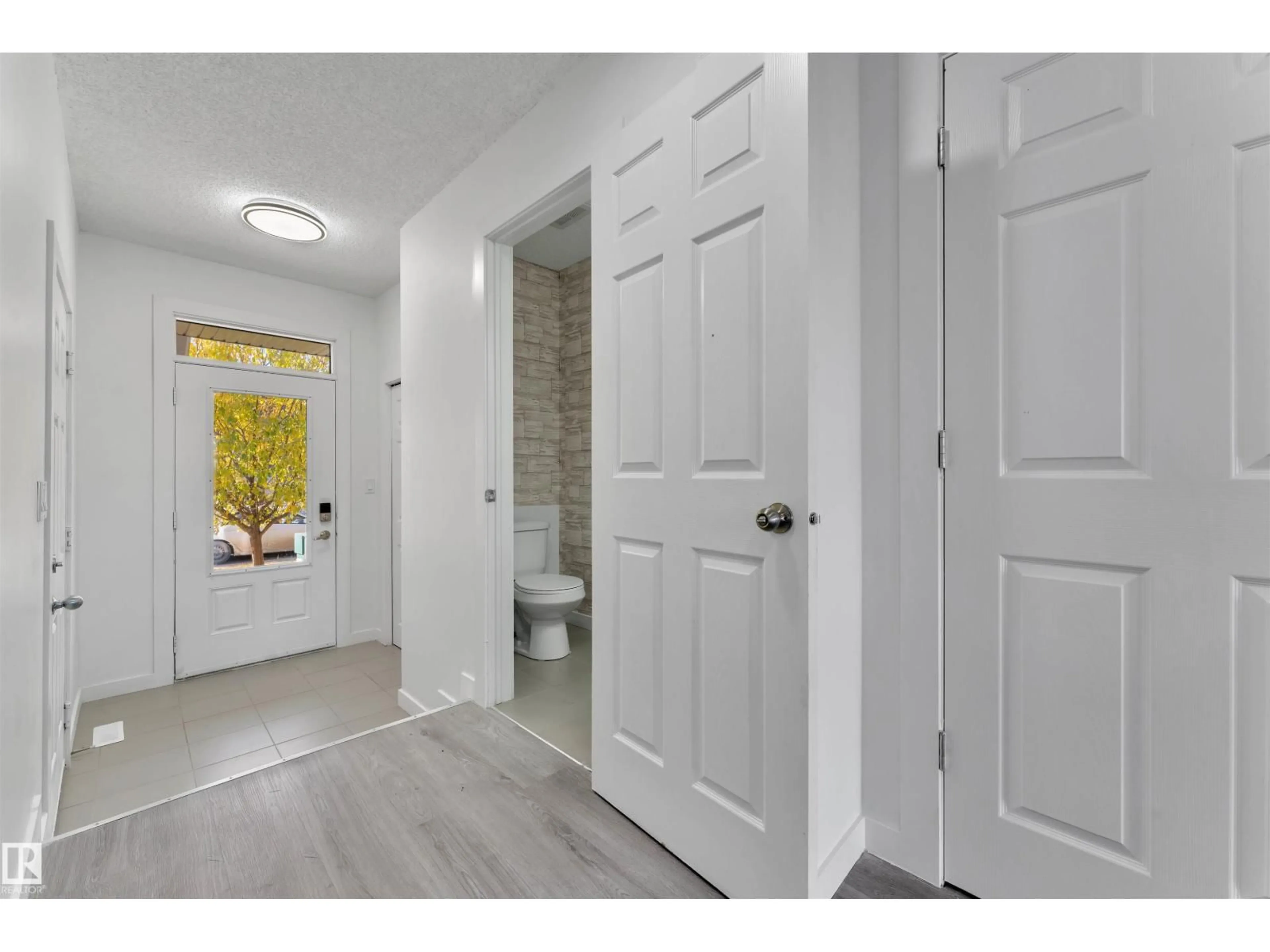 Indoor entryway for SW SW - 5405 CRABAPPLE LO, Edmonton Alberta T6X1S5