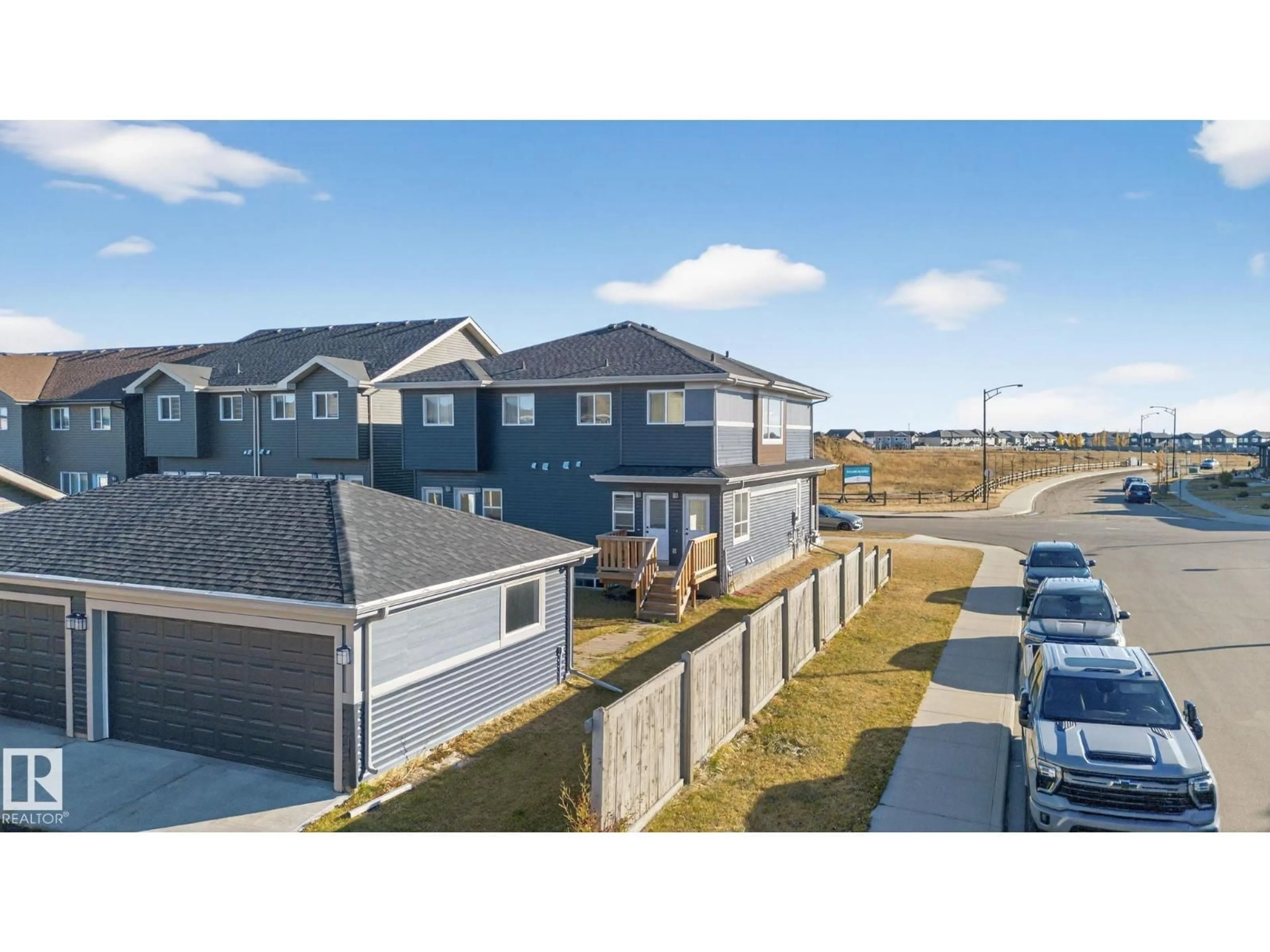 A pic from outside/outdoor area/front of a property/back of a property/a pic from drone, street for 382 CRYSTALLINA NERA DR, Edmonton Alberta T5Z0R9