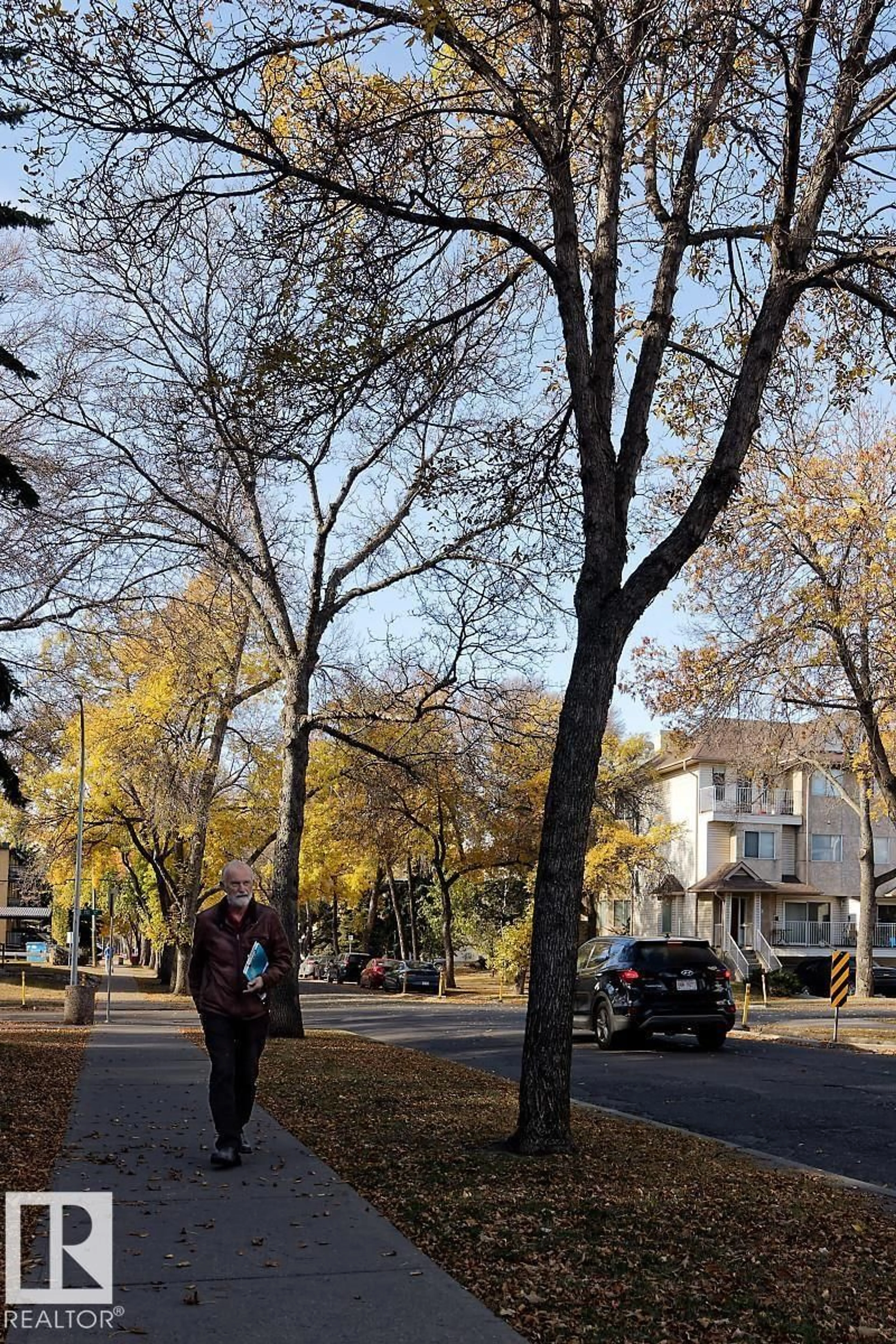 Blurry image for 11217 - 105 103 AV NW, Edmonton Alberta T5K2V9