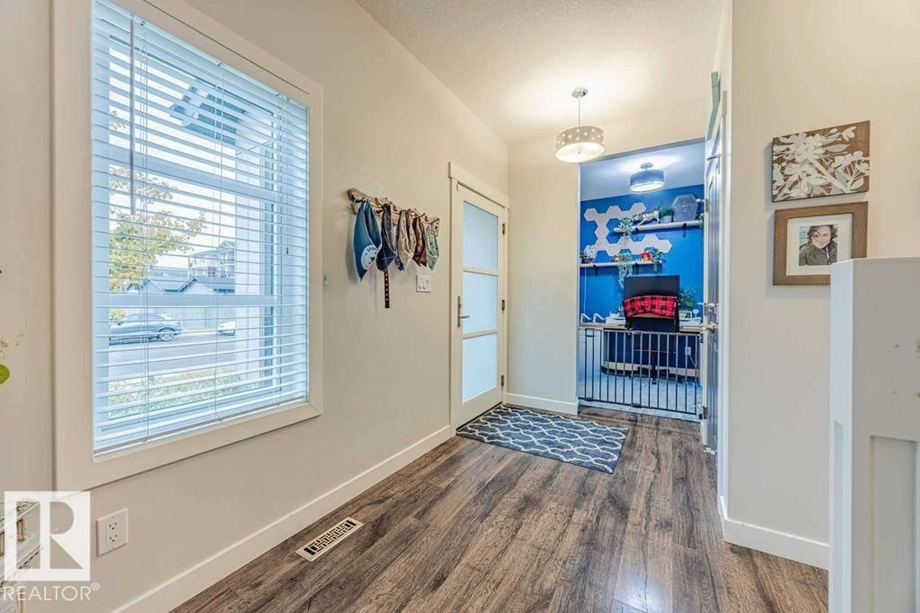 Indoor entryway for 18107 77 ST, Edmonton Alberta T5Z0L8