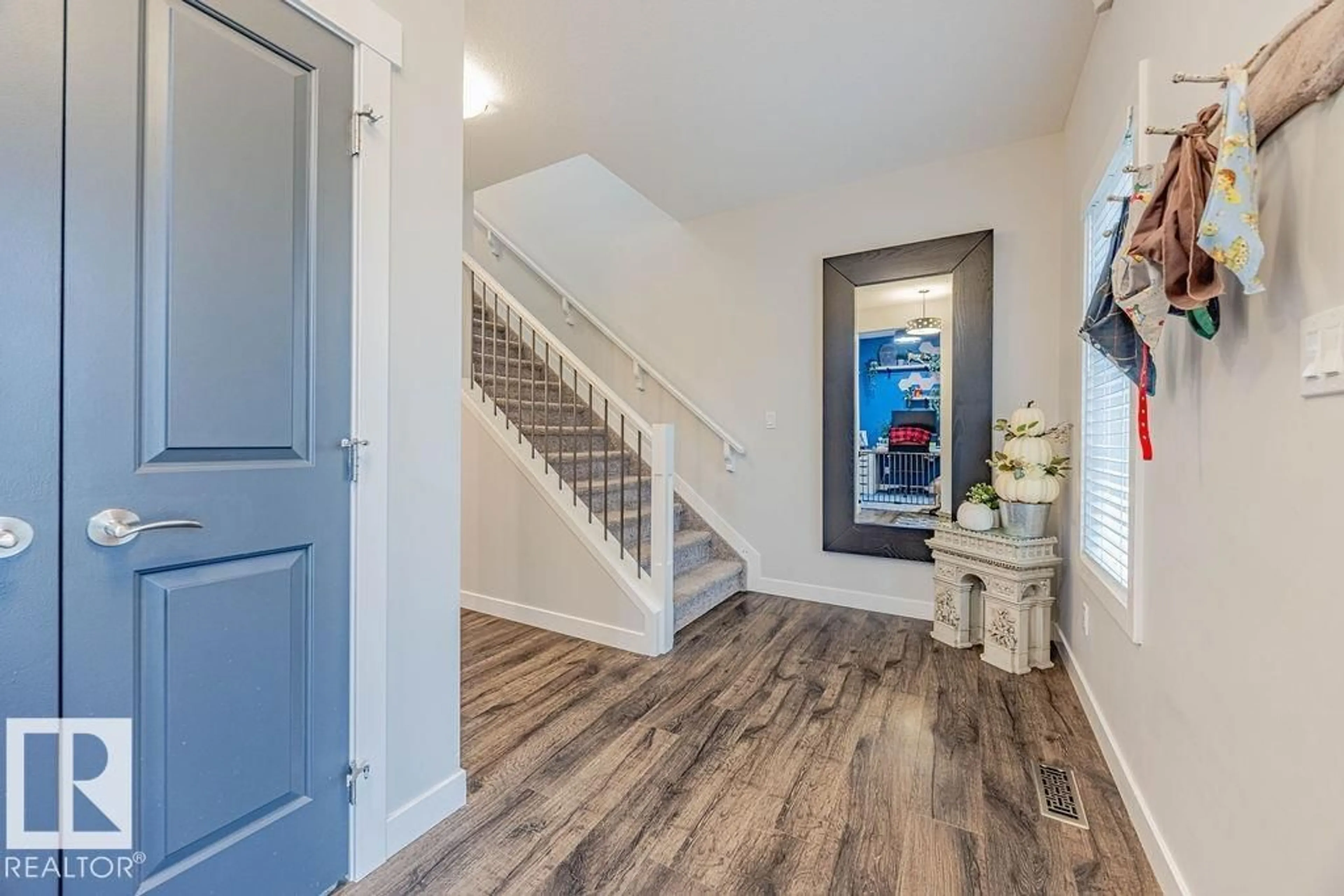 Indoor entryway for 18107 77 ST, Edmonton Alberta T5Z0L8