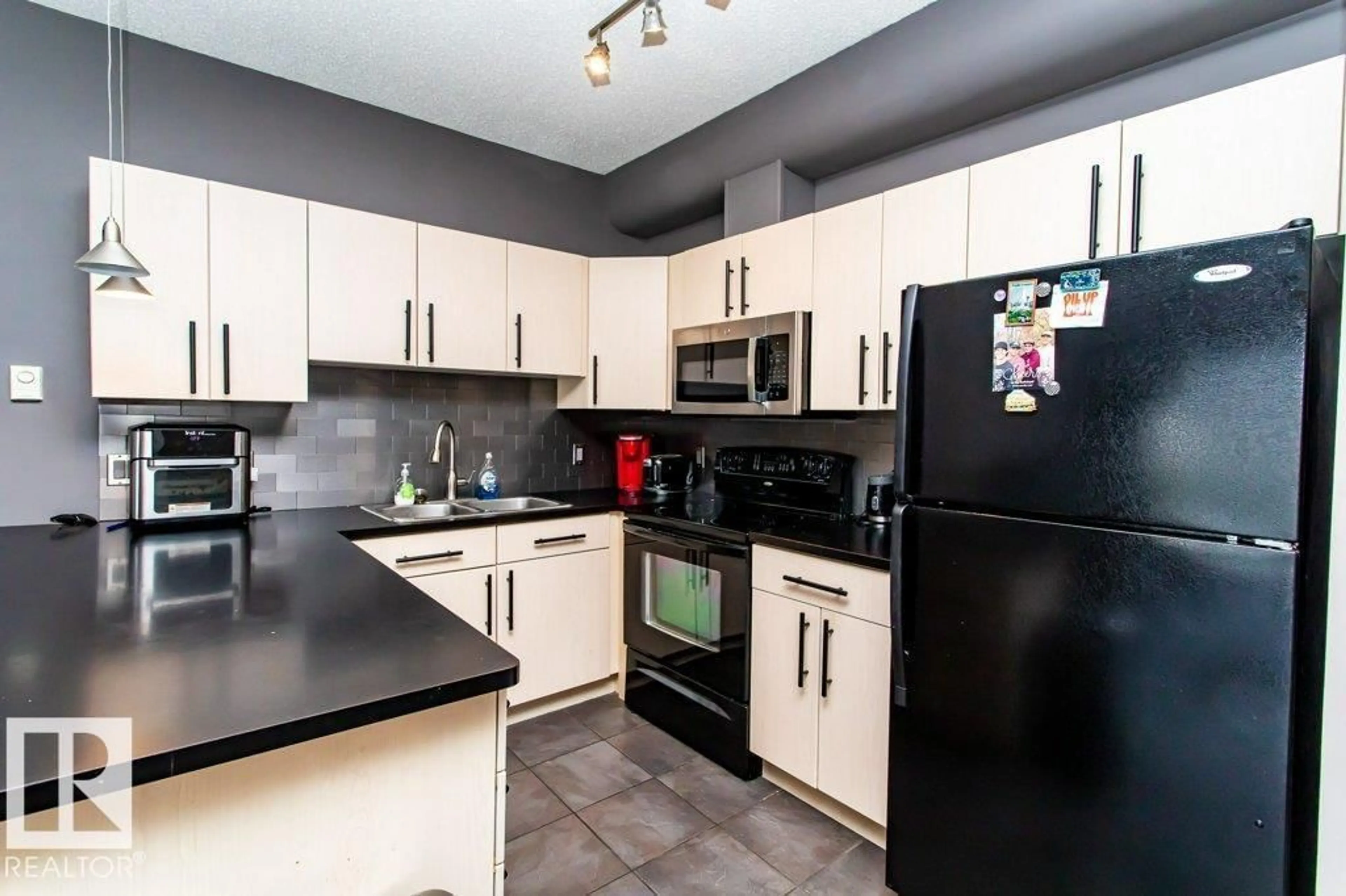 Standard kitchen, unknown for 509 - 10235 112 ST, Edmonton Alberta T5K1M7