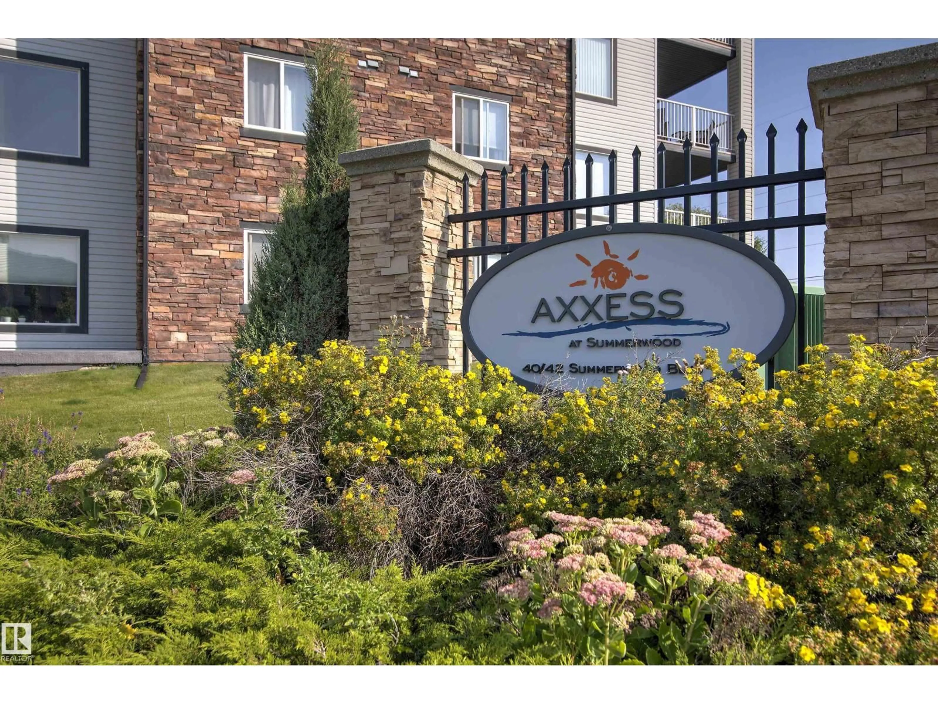 Indoor foyer for 412 SUMMERWOOD BV, Sherwood Park Alberta T8H0C3