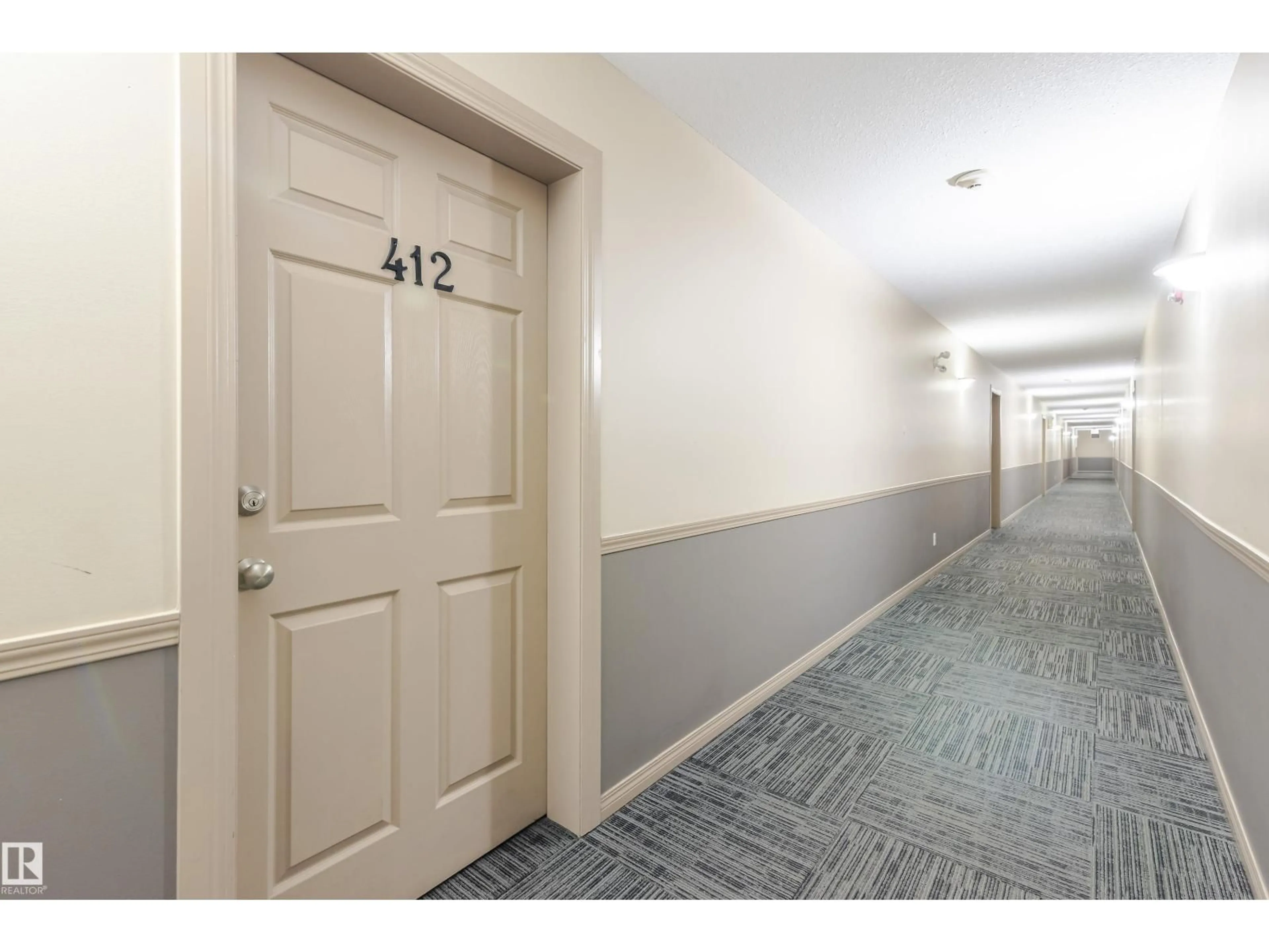 Indoor foyer for 412 SUMMERWOOD BV, Sherwood Park Alberta T8H0C3