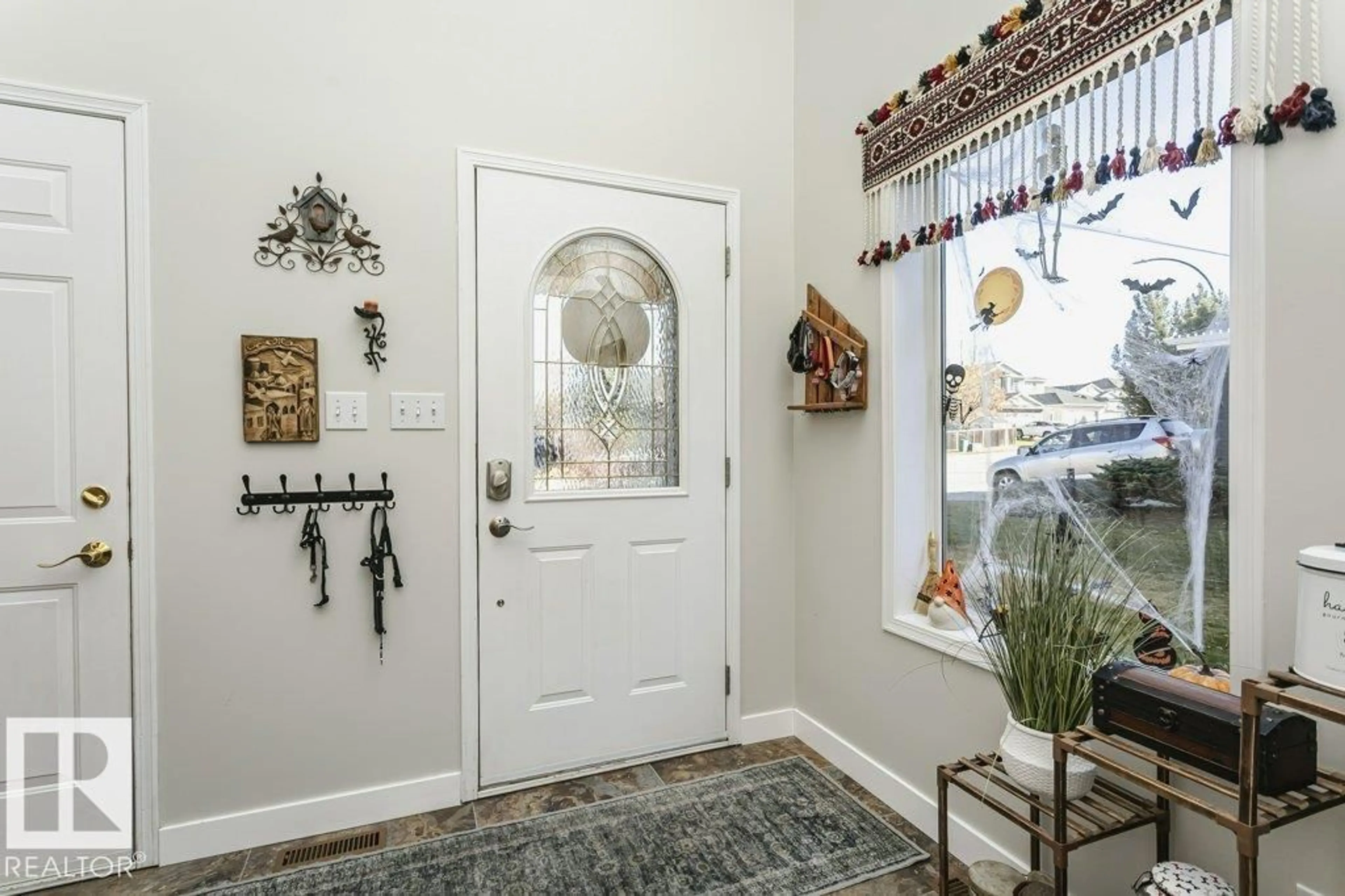 Indoor entryway for 14 WESTWOOD WY, Fort Saskatchewan Alberta T8L4G4