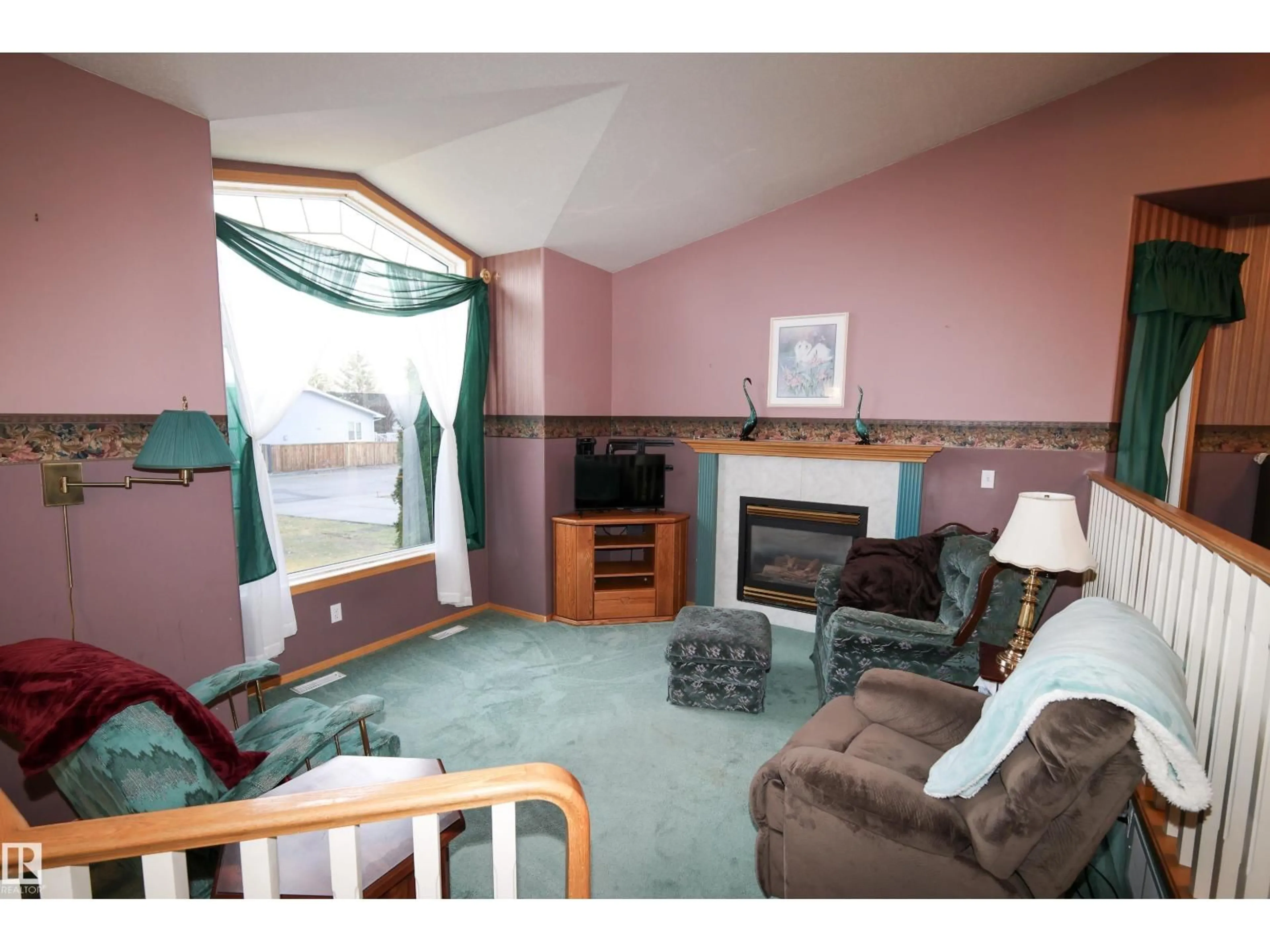 Living room with furniture, wood/laminate floor for 9511 95, Morinville Alberta T8R1H9