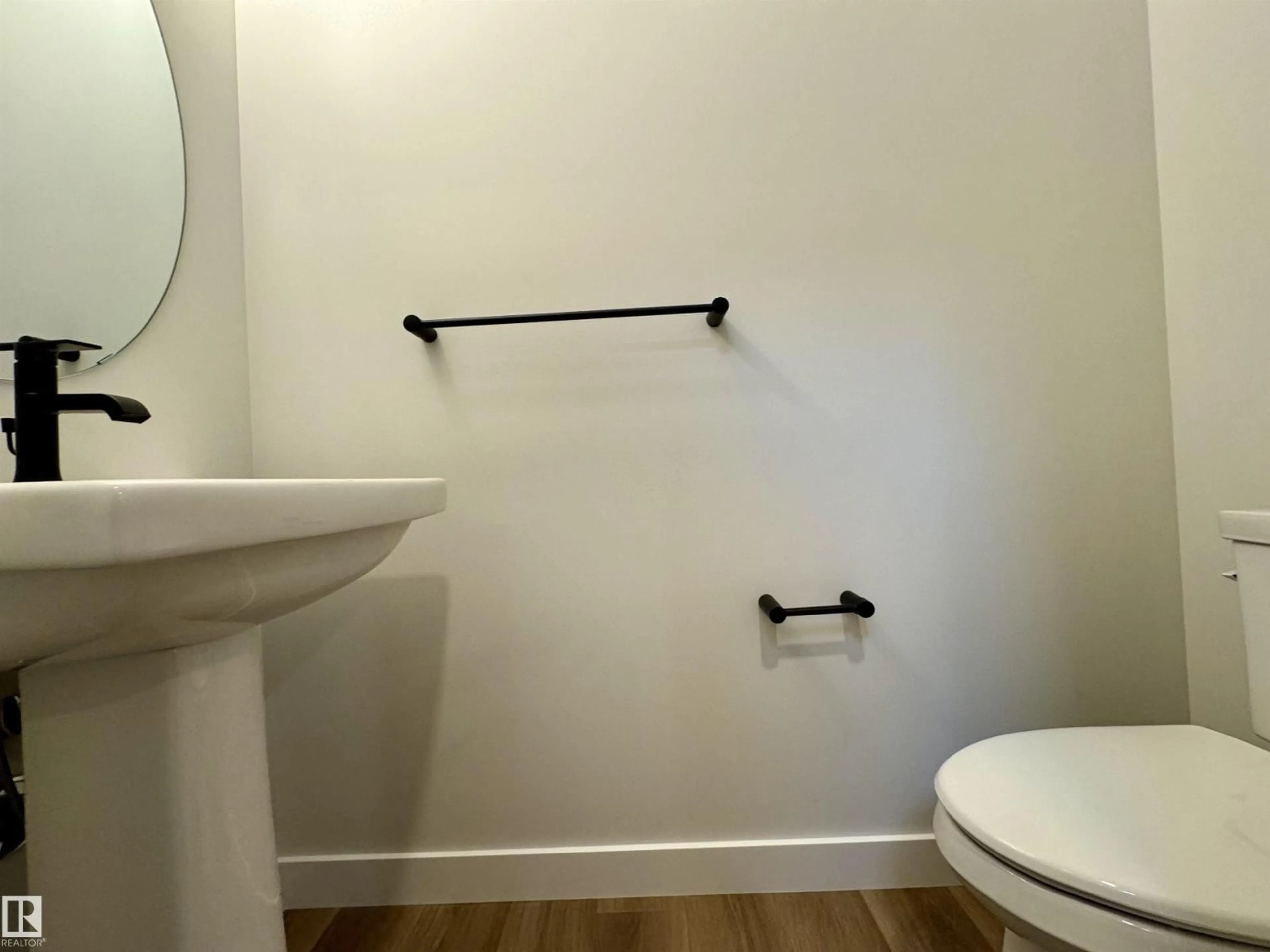 A pic of a room for 3210 DIXON WY, Edmonton Alberta T6W5L3