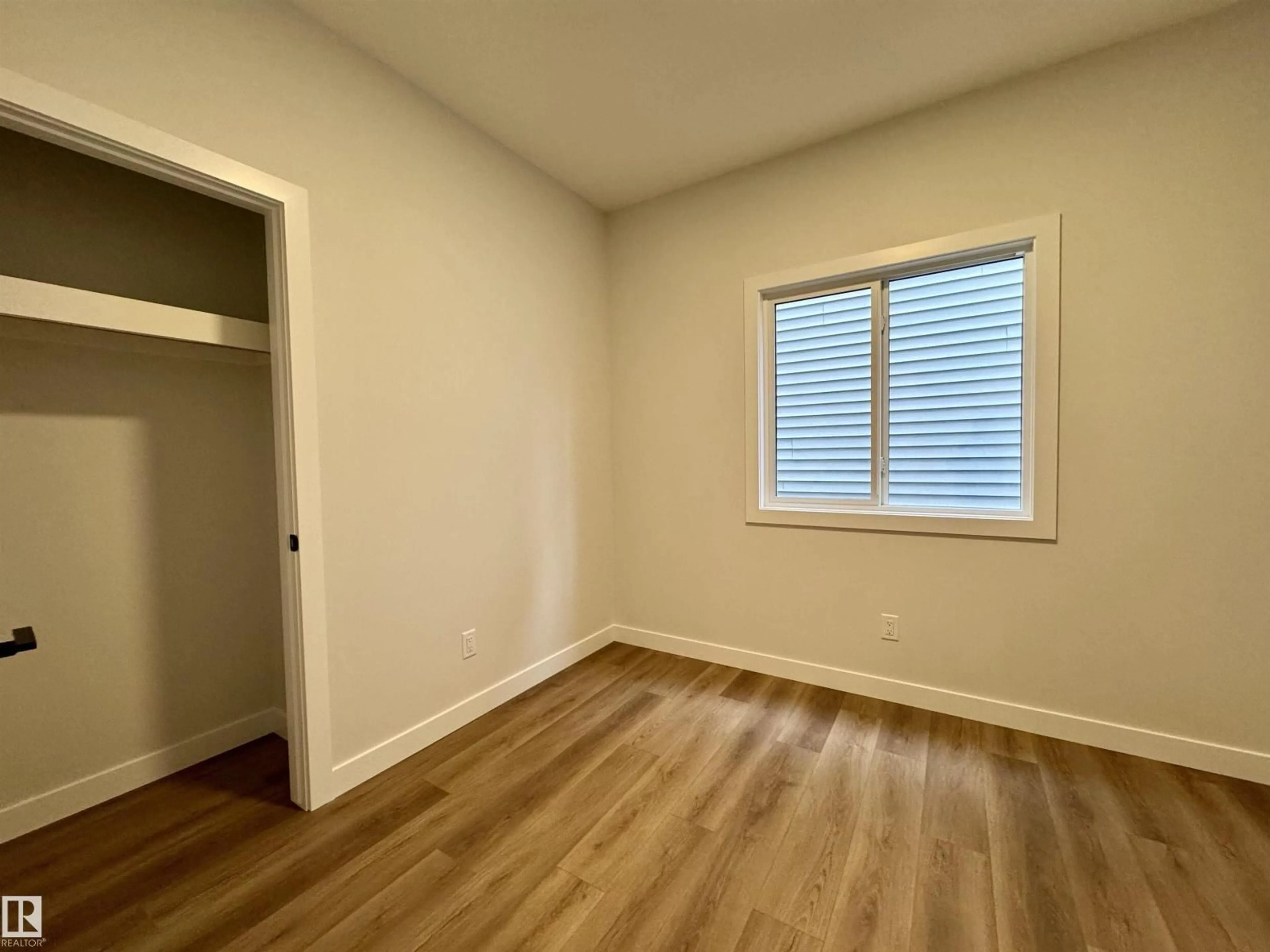 A pic of a room for 3210 DIXON WY, Edmonton Alberta T6W5L3