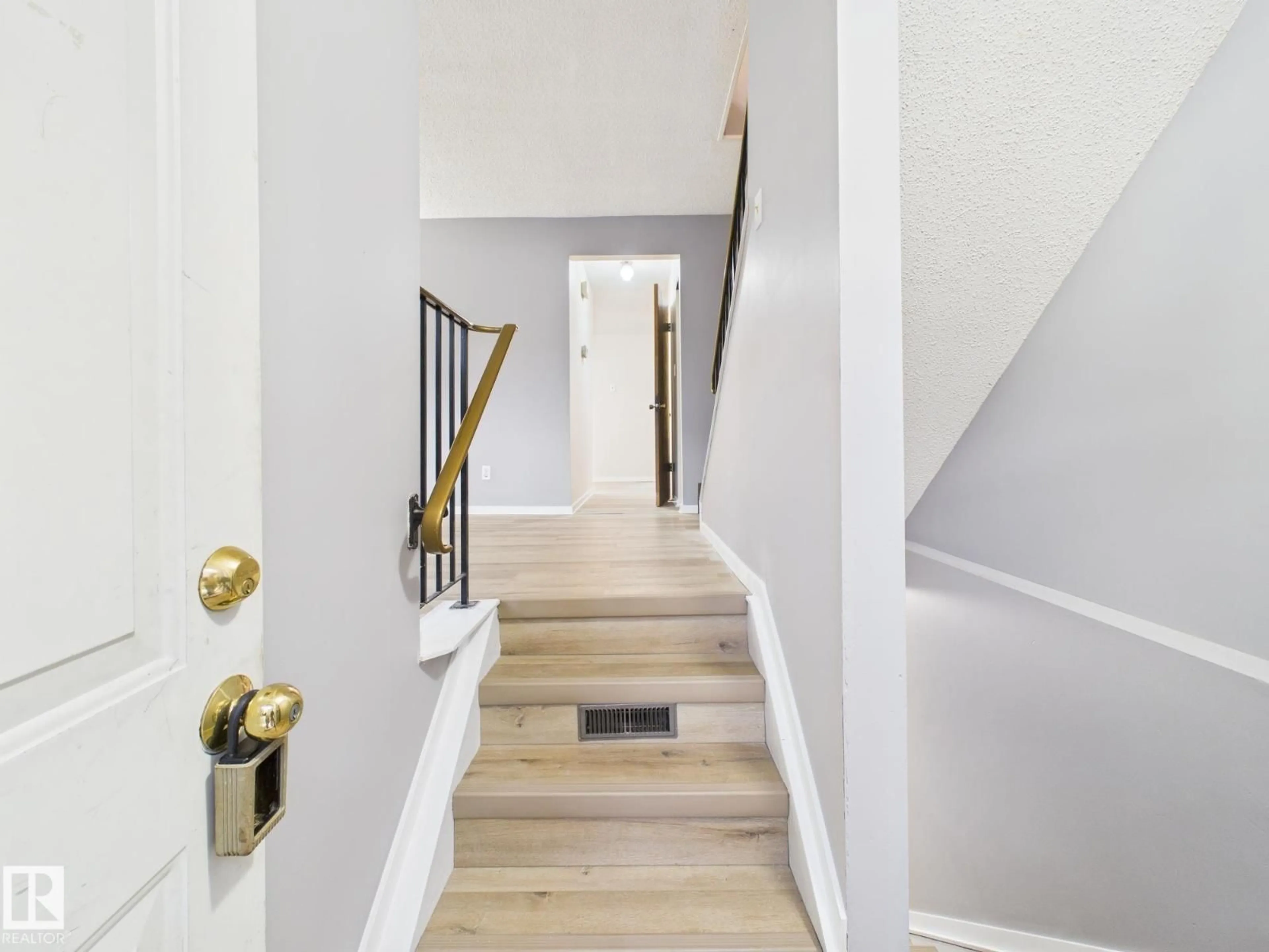 Unknown for 18337 93 AV, Edmonton Alberta T5T1V2