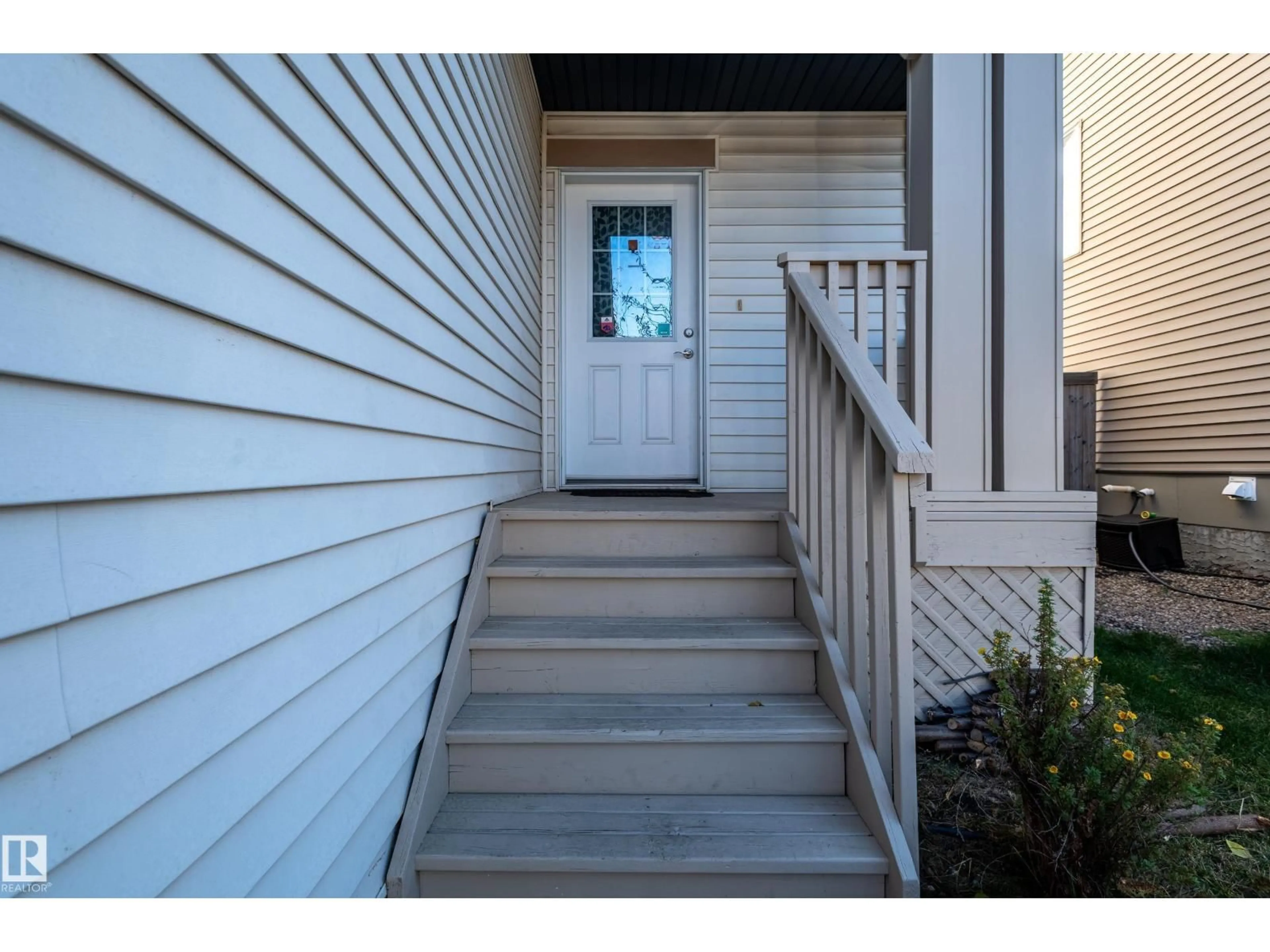 Unknown for SW - 1631 65 ST, Edmonton Alberta T6X0N1