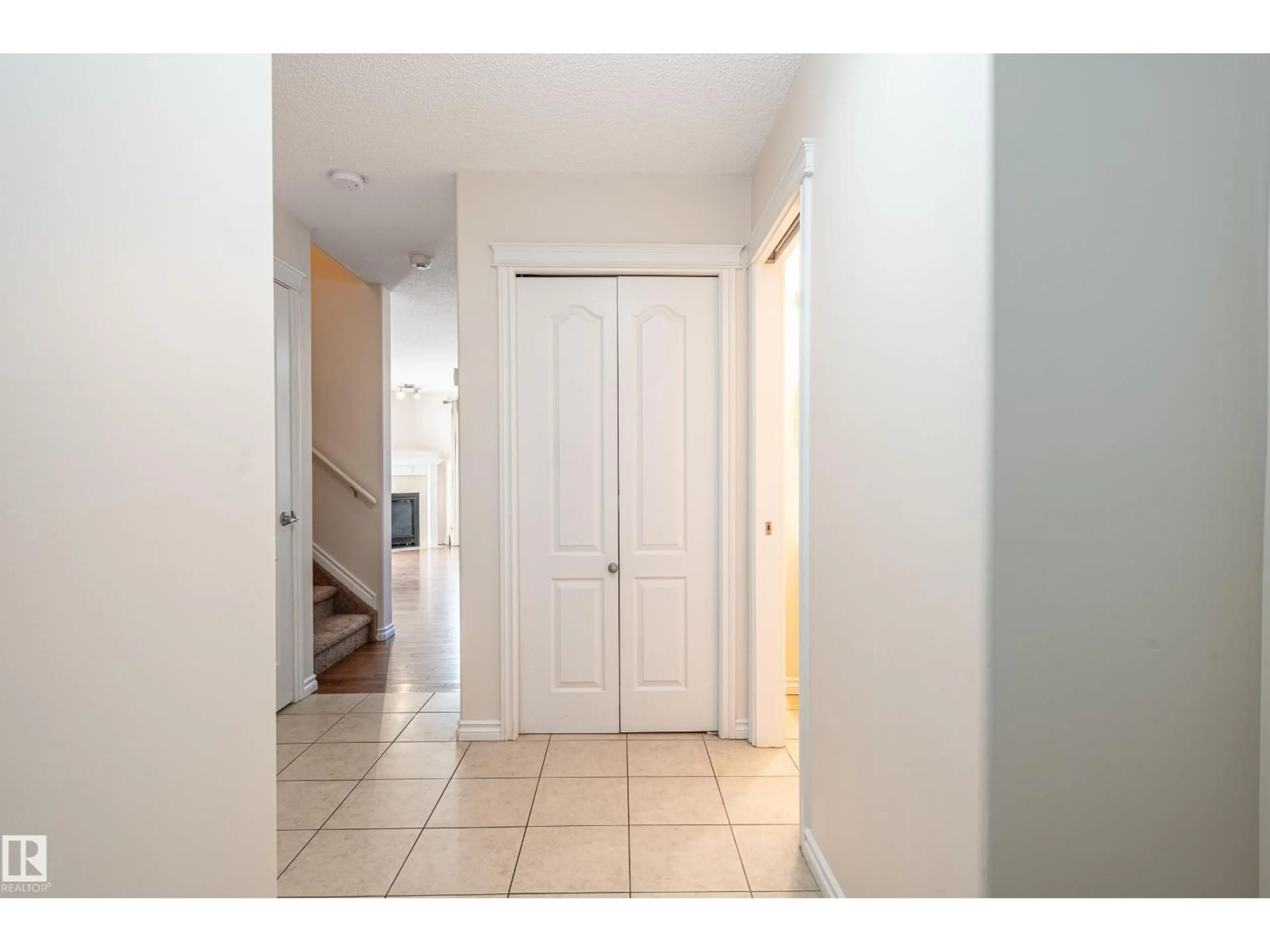 Indoor entryway for SW - 1631 65 ST, Edmonton Alberta T6X0N1