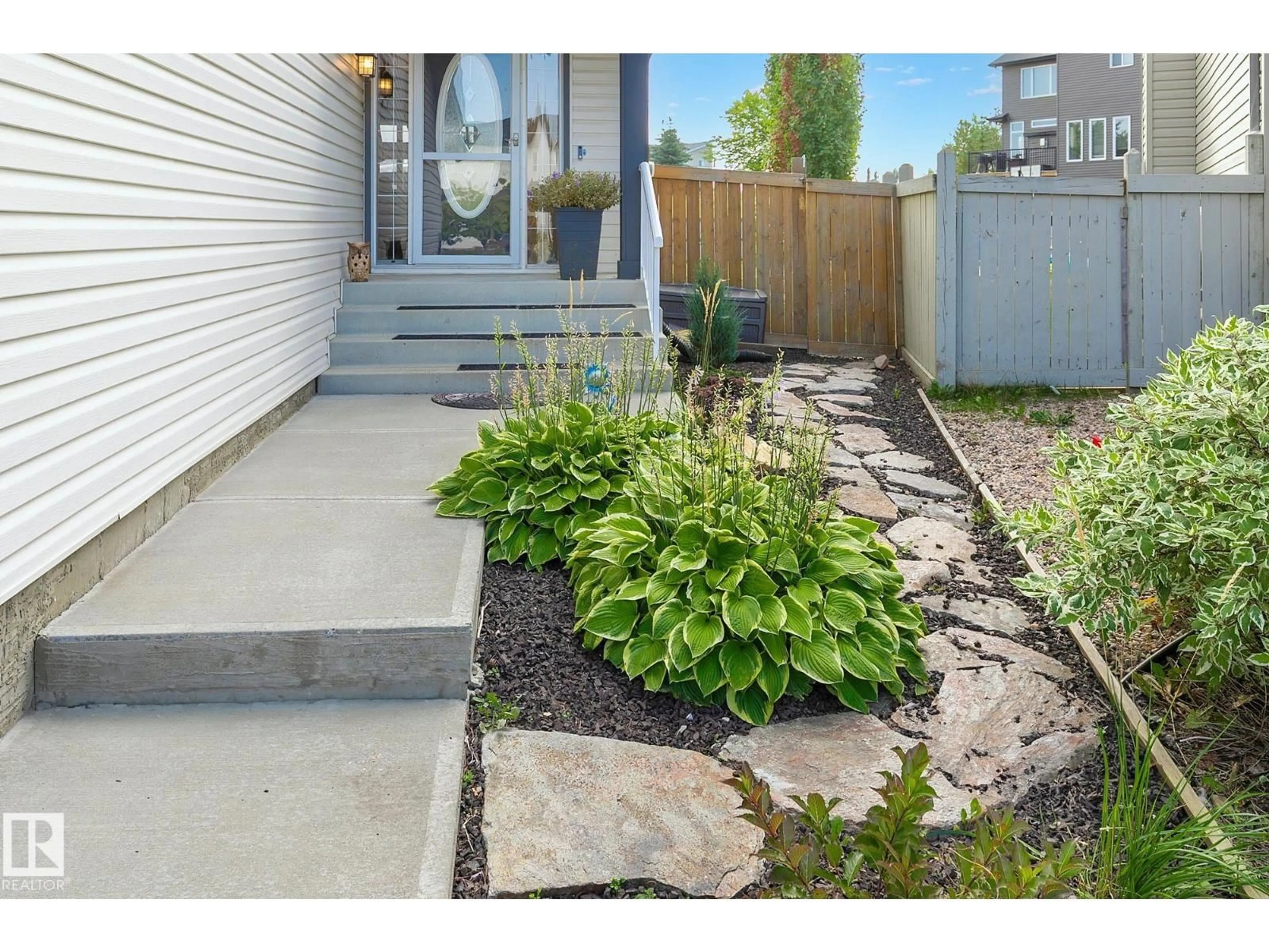 Patio, street for 15 HARWOOD, Spruce Grove Alberta T7X0H7