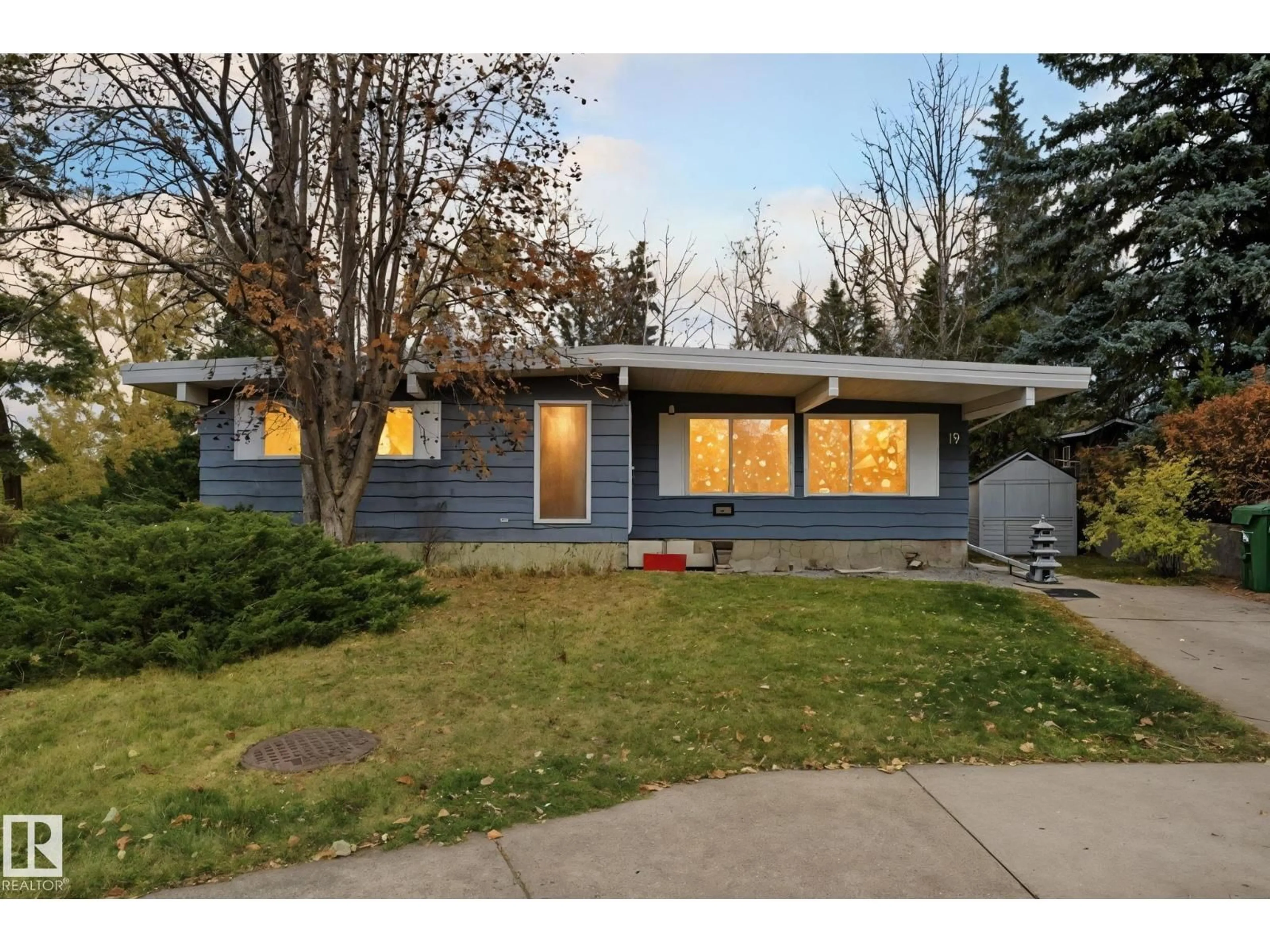 Home with vinyl exterior material, street for 19 GREENBRIER CR, St. Albert Alberta T8N1A2