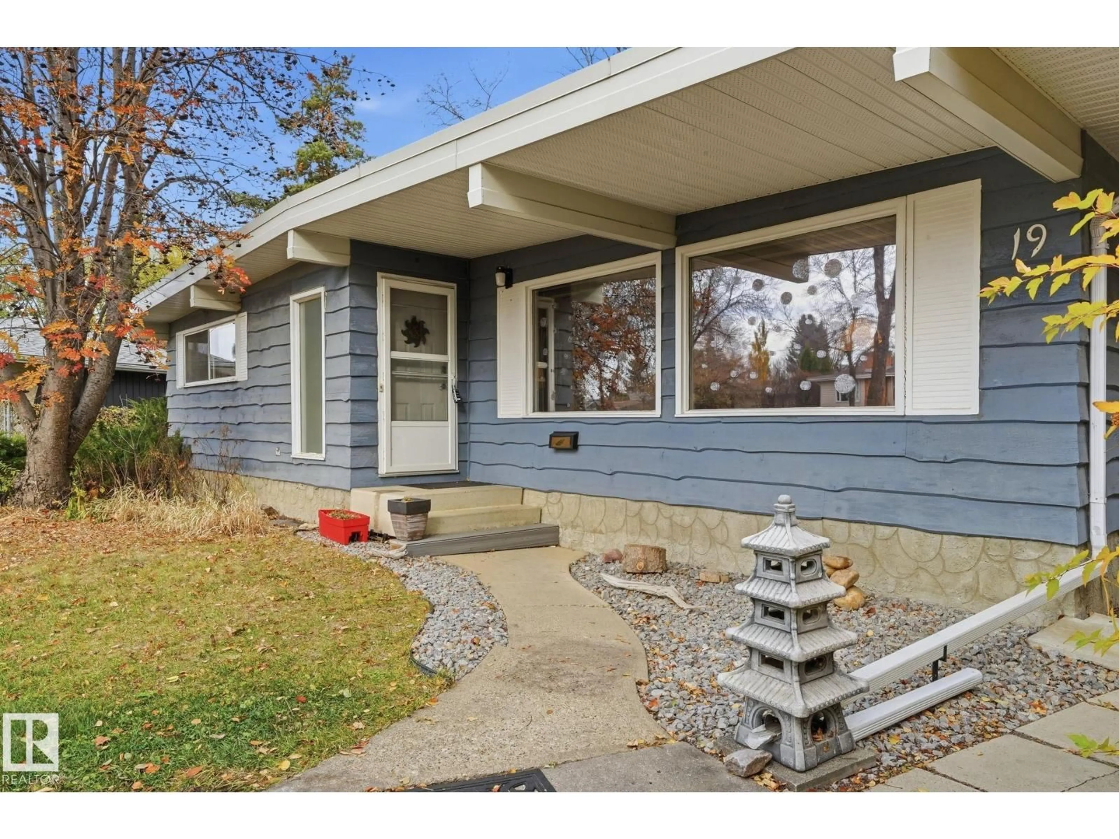 Home with vinyl exterior material, street for 19 GREENBRIER CR, St. Albert Alberta T8N1A2