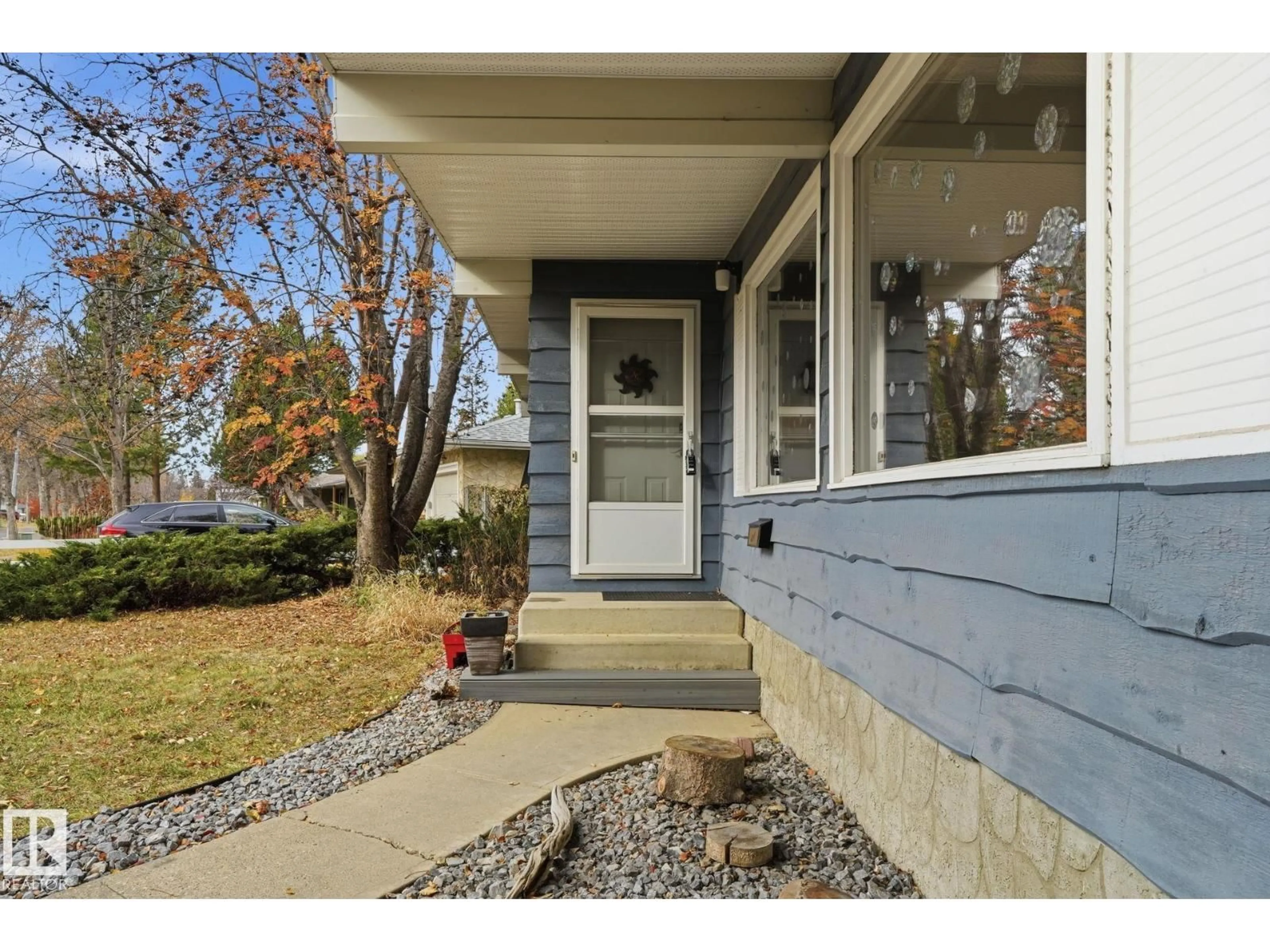 Indoor entryway for 19 GREENBRIER CR, St. Albert Alberta T8N1A2