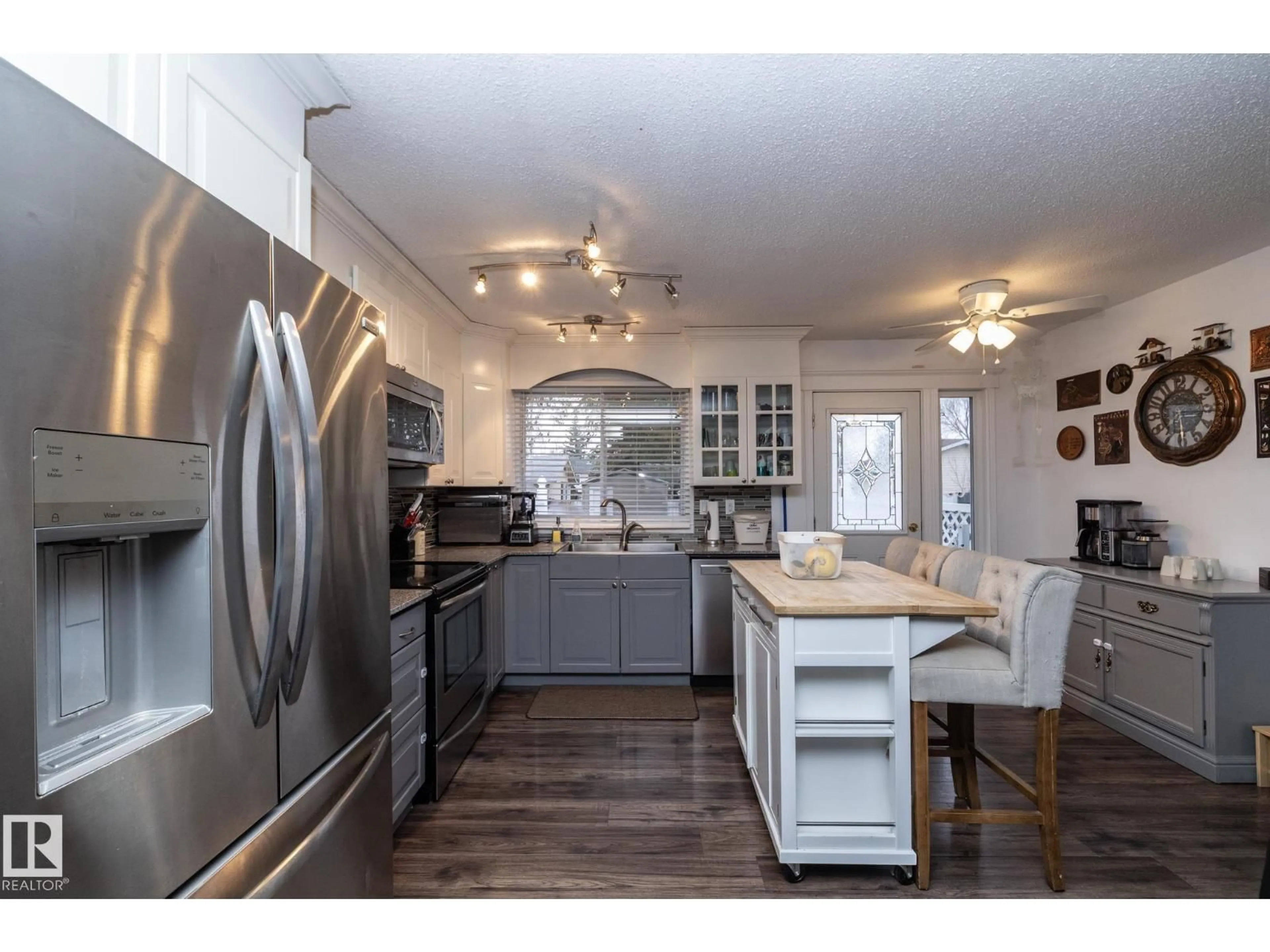 Open concept kitchen, wood/laminate floor for 73 SOUTH PARK DR, Leduc Alberta T9E4X5