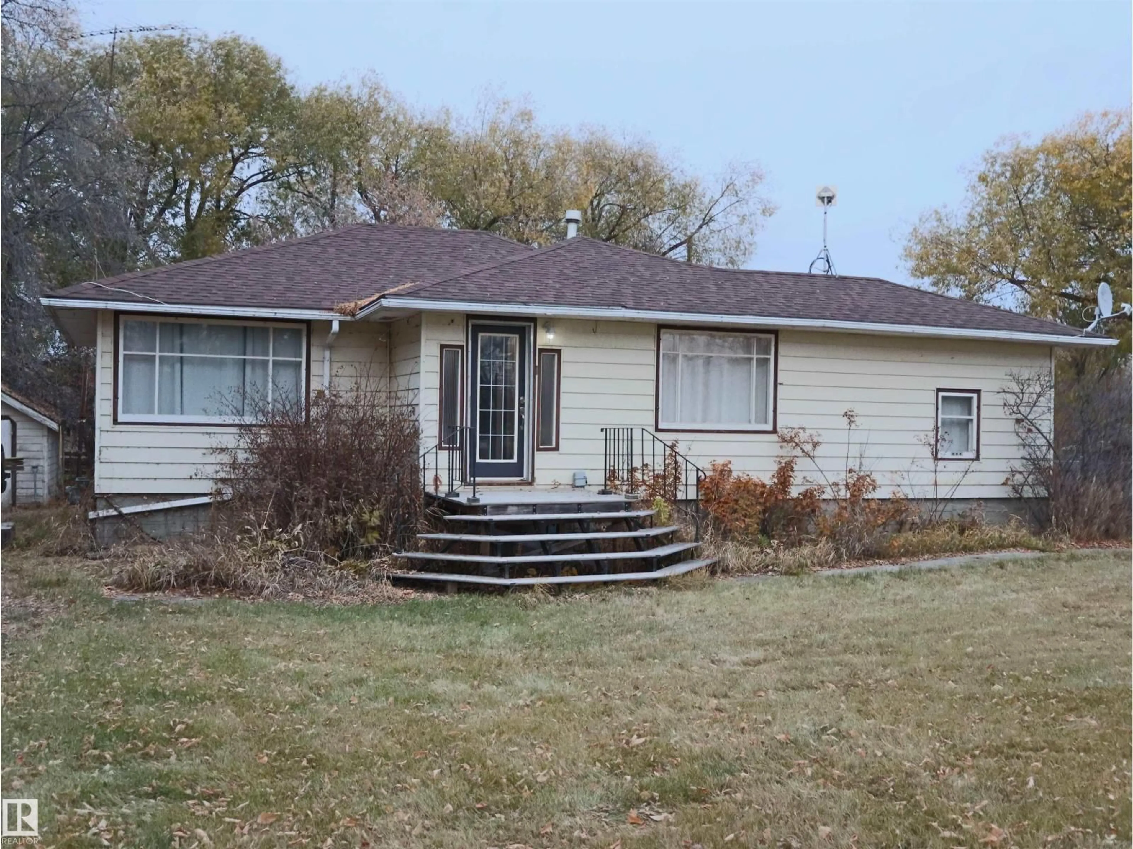 A pic from outside/outdoor area/front of a property/back of a property/a pic from drone, unknown for 4032A TWP RD 604, Rural Barrhead County Alberta T0G0G0