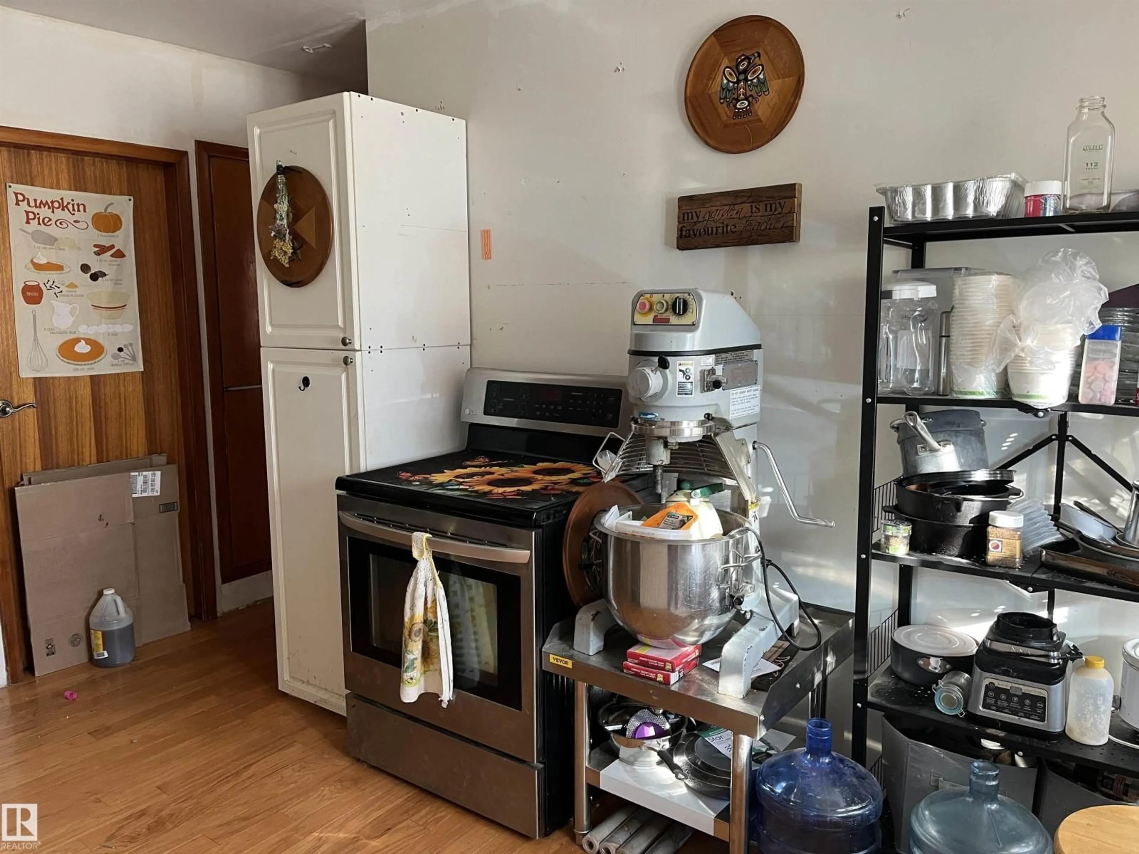 Standard kitchen, floor is not visible for 5023 50 STREET, Vilna Alberta T0A3L0